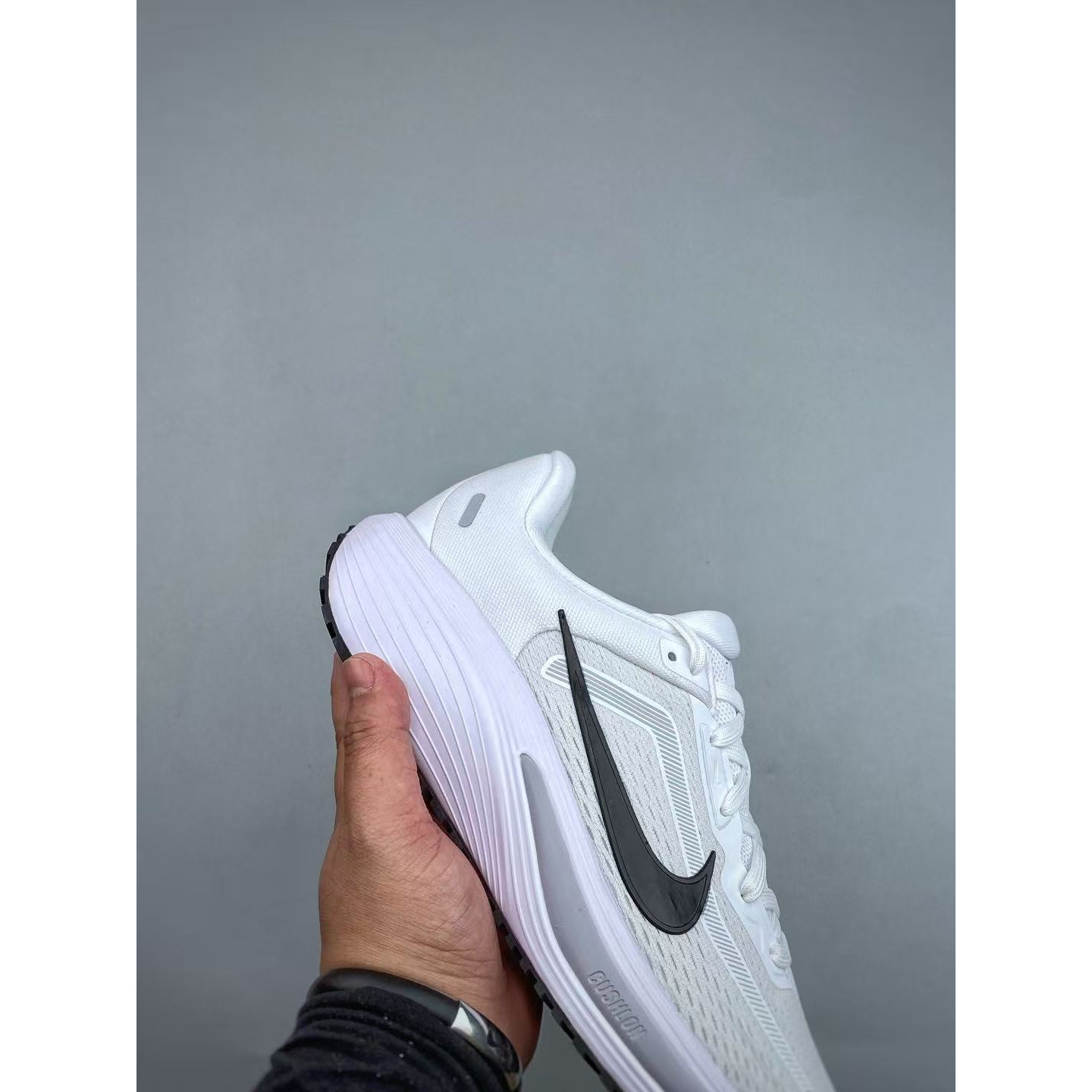 <p>Nike Quest 7 休闲慢跑鞋(白)</p>