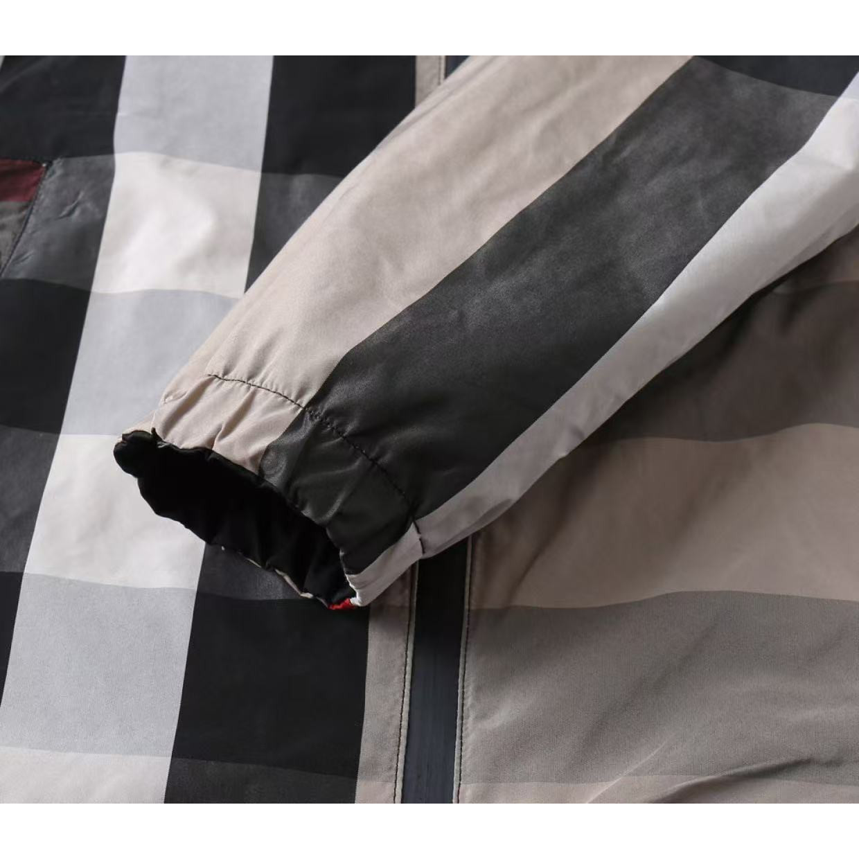 <p>BURBERRY 男士夹克外套(800835)</p>
