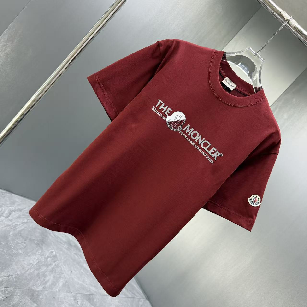 <p>Moncler 短袖T恤(紅)</p>
