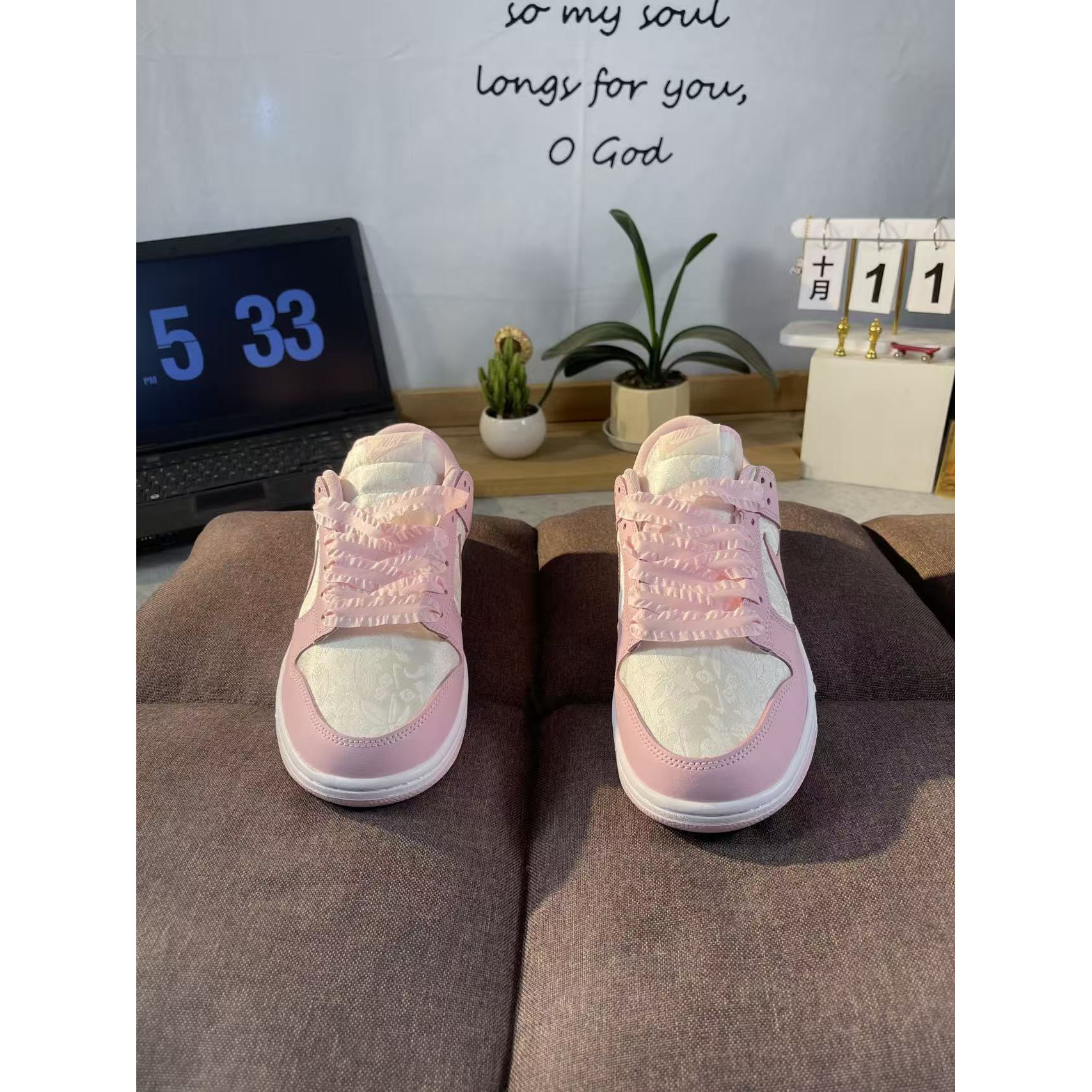 <p>WMNS NIKE DUNK LOW SE SFF(粉色)</p>