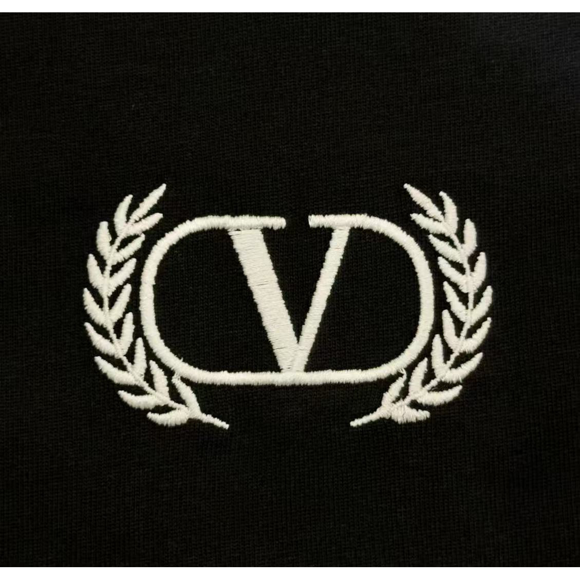 <p>VALENTION 长袖卫衣T恤(黑)</p>