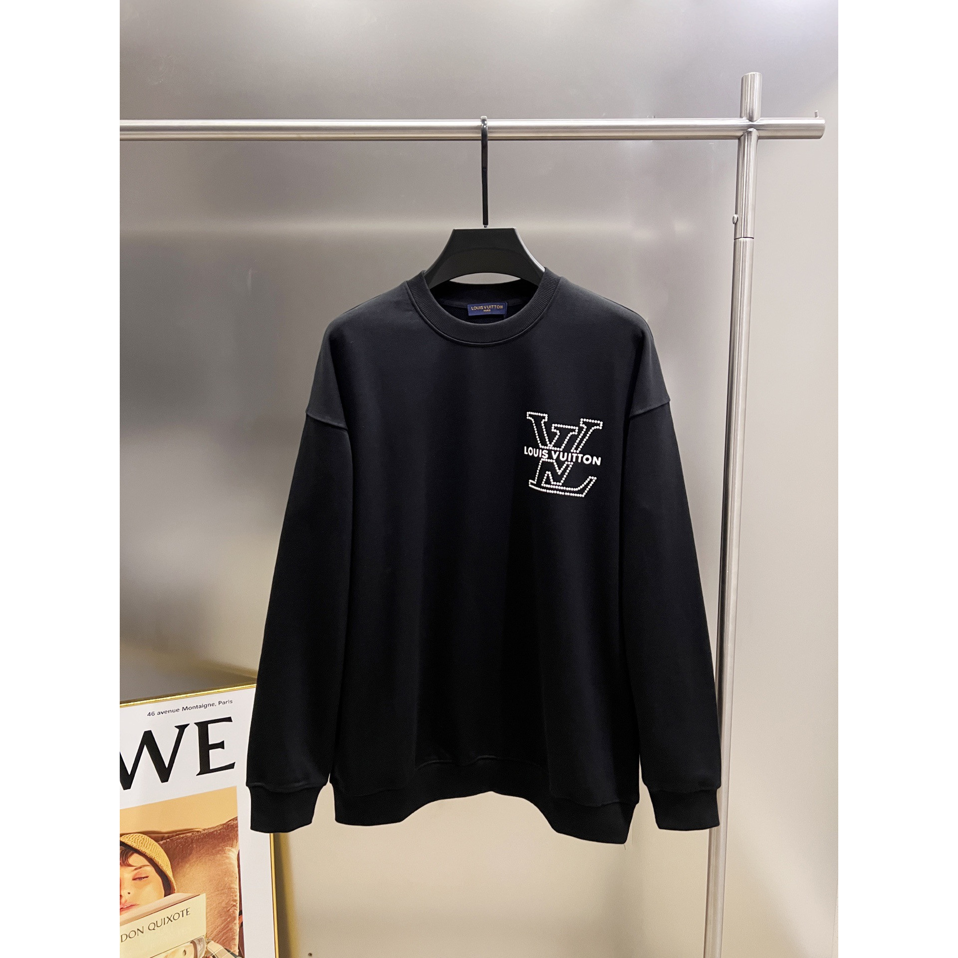 <p>LV 圆领长袖卫衣(黑)</p>