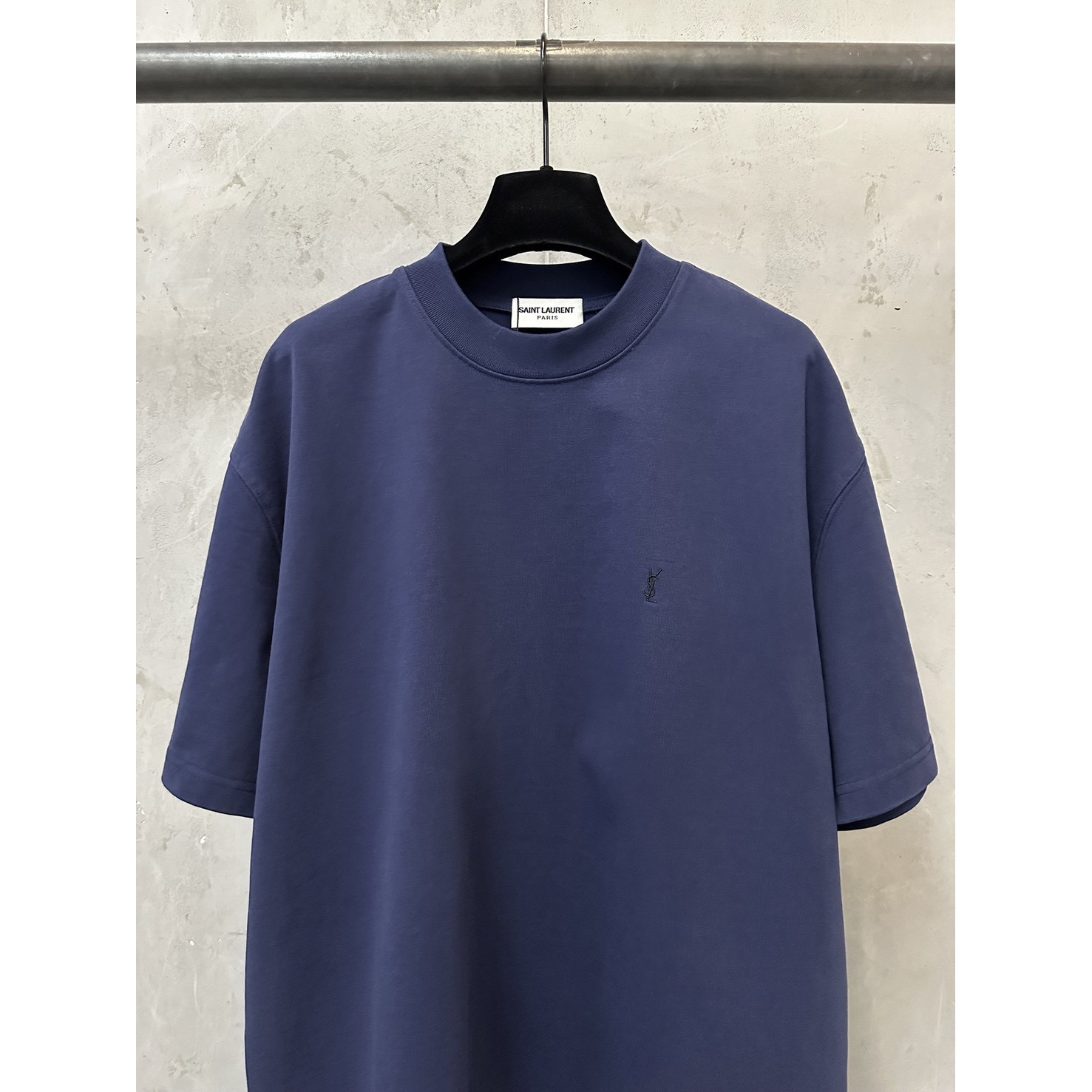 <p>YSL 小logo刺绣短袖T恤(藍)</p>