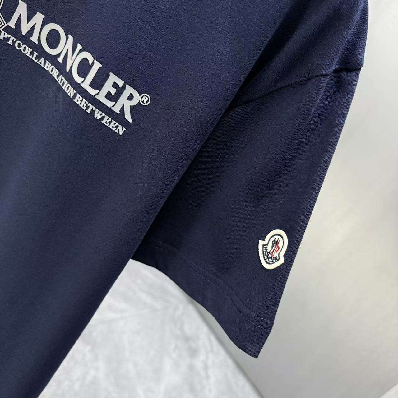 <p>Moncler 短袖T恤(深藍)</p>