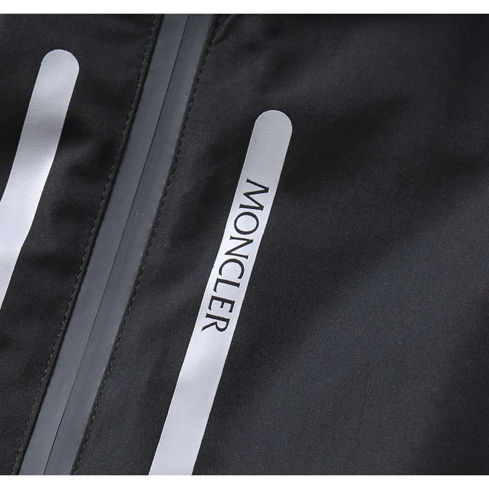 <p>Moncler 新款男士夹克外套</p>