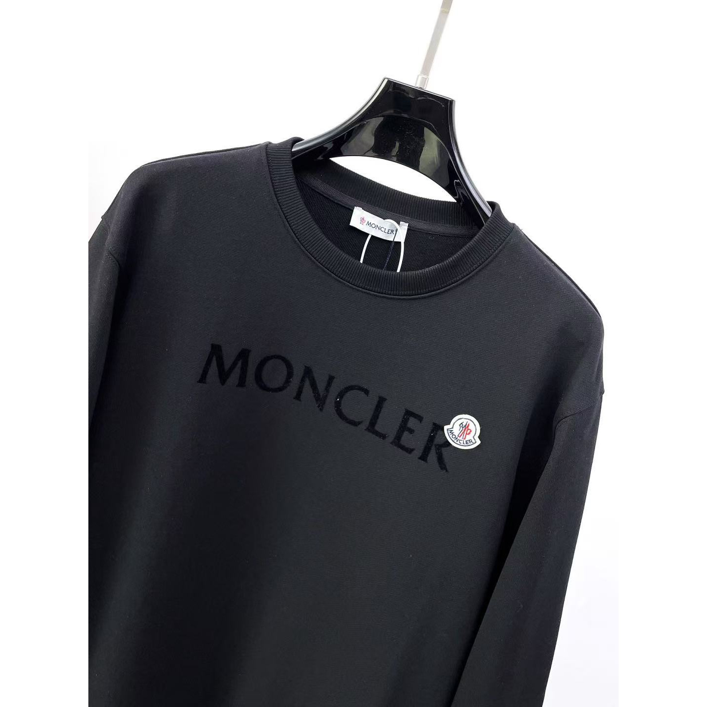 <p>MONCLER 圆领卫衣(黑)</p>