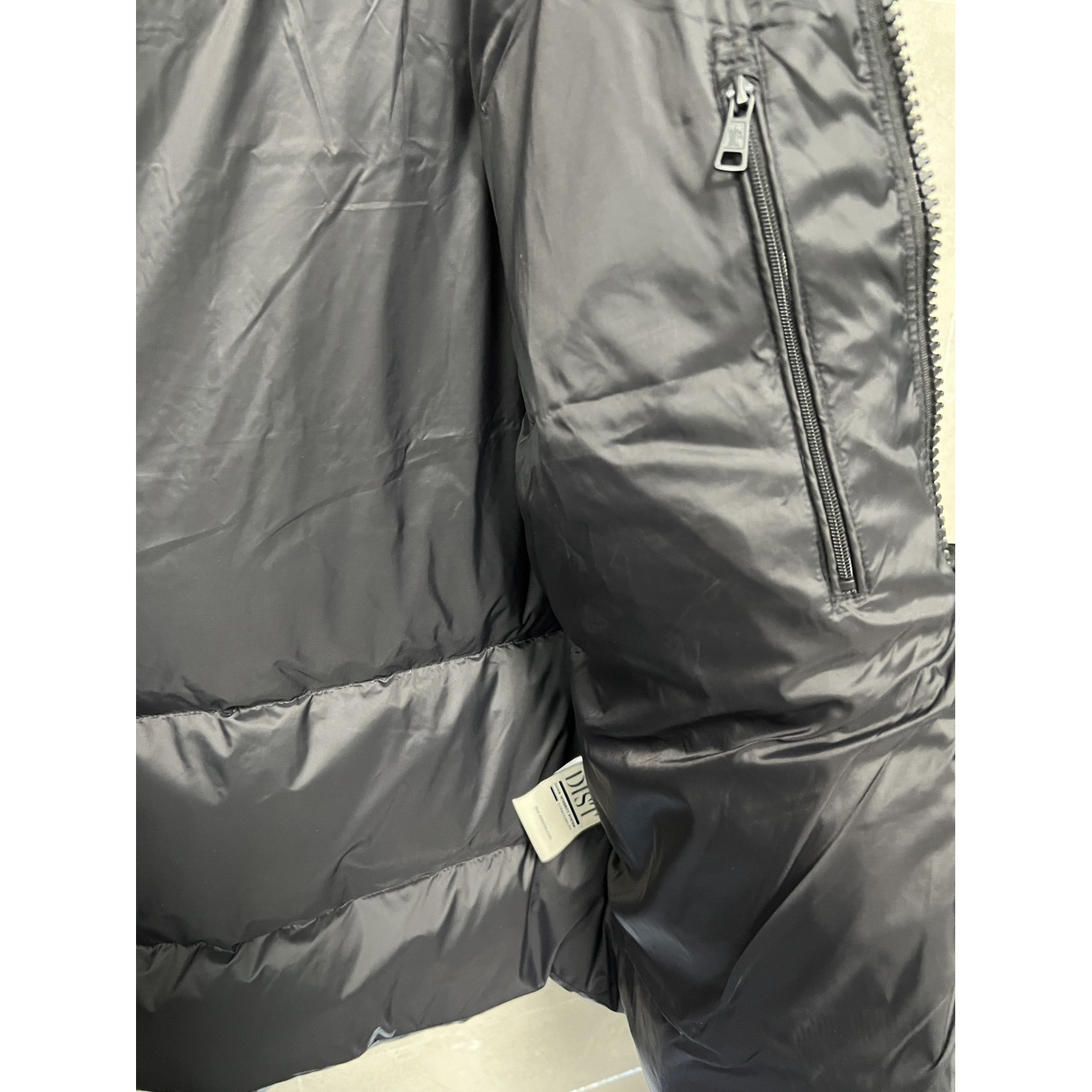 <p>Moncler Citala 短款羽绒服(黑)</p>