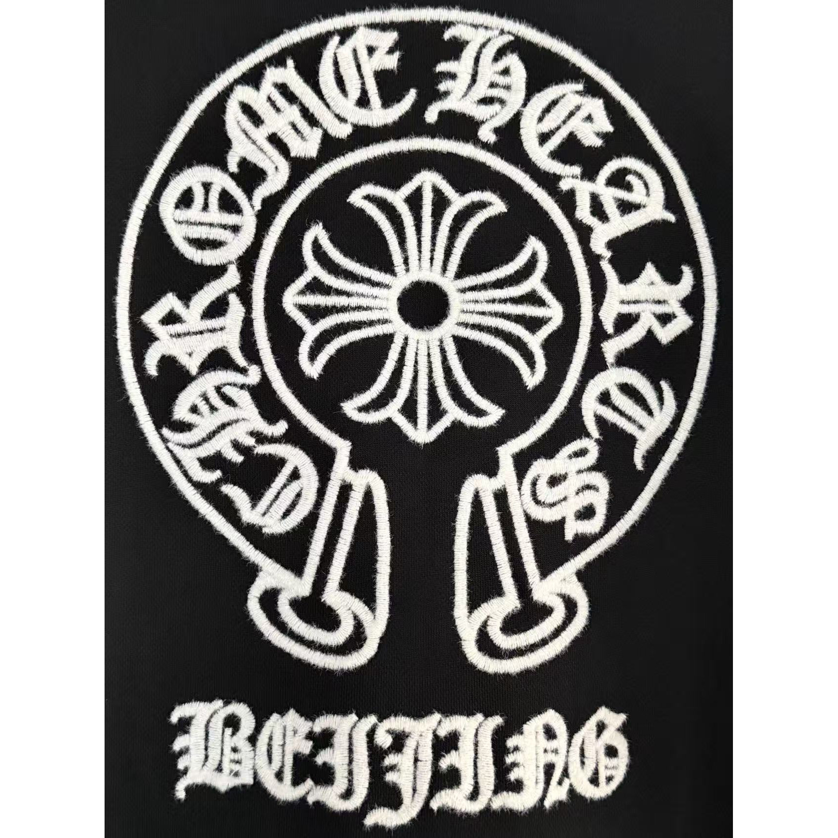 <p>CHROME HEARTS&nbsp;圆领卫衣(黑)</p>