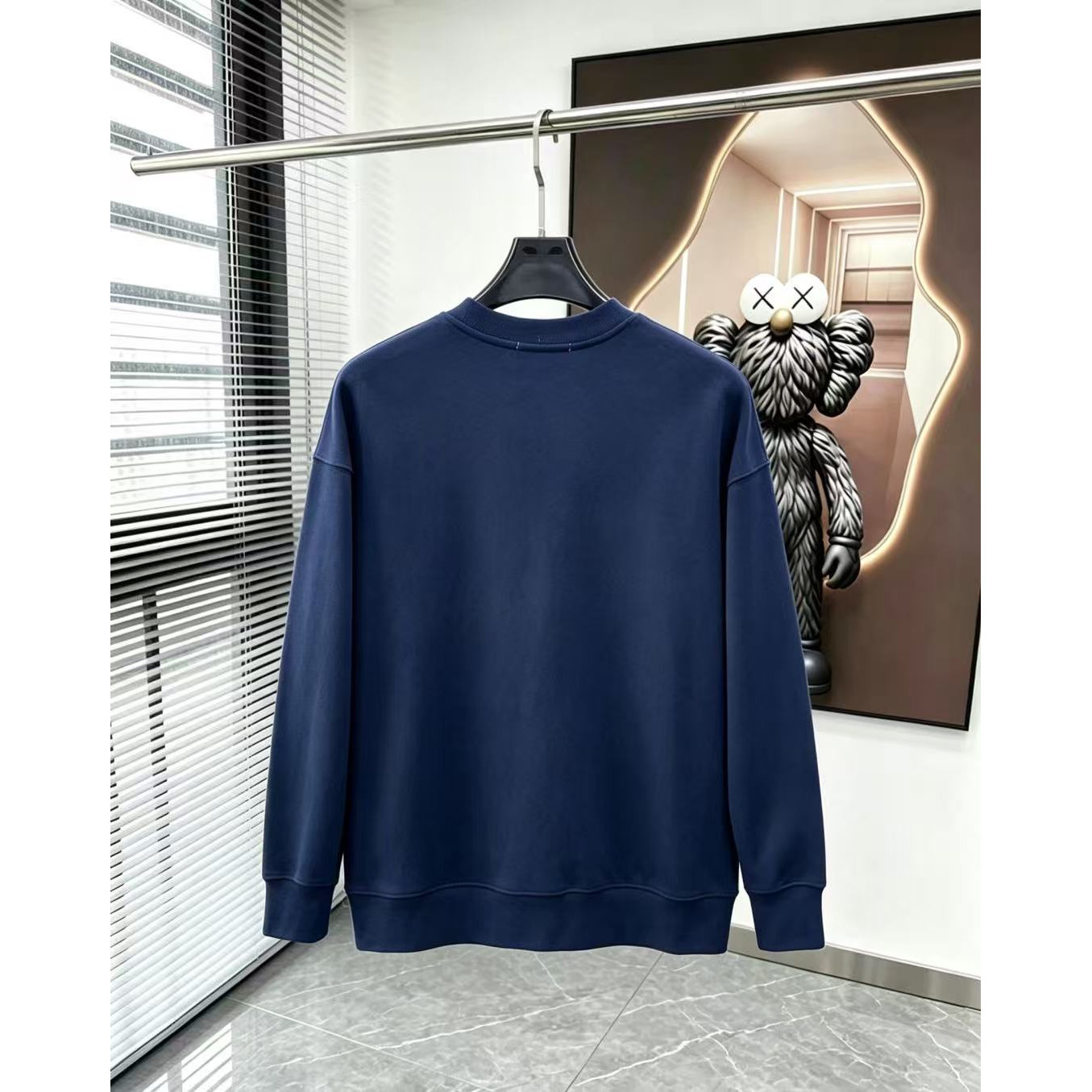 <p>PRADA 圓領長袖T恤(藏青)</p>