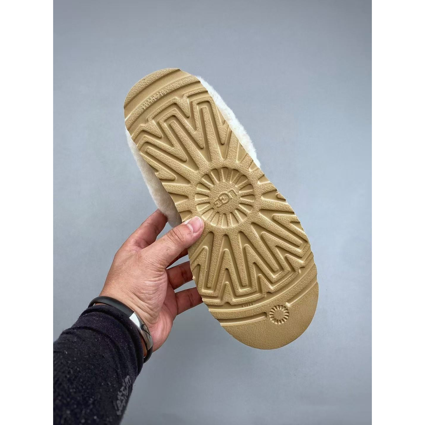 <p>UGG Tazzelle H 厚底雪地靴&nbsp;</p>