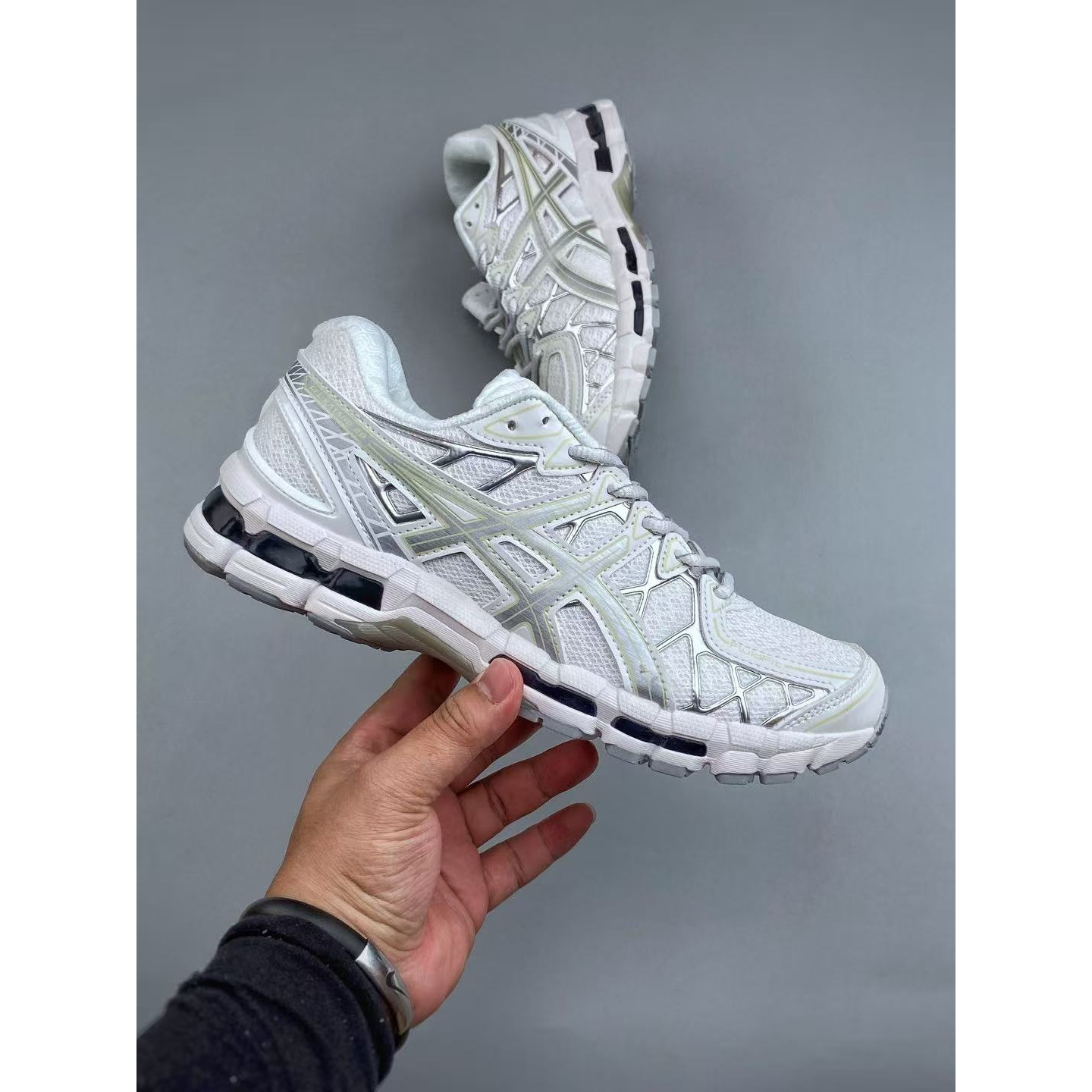 <p>Asics Gel-Kayano 20代 透气专业跑鞋(白)</p>