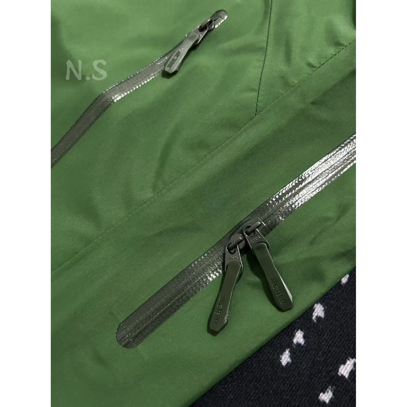 <p>Arc'teryx Beta系列 SL GORE-TEX 硬壳刺绣连帽防水防风透气冲锋衣 (伊甸绿)</p>
