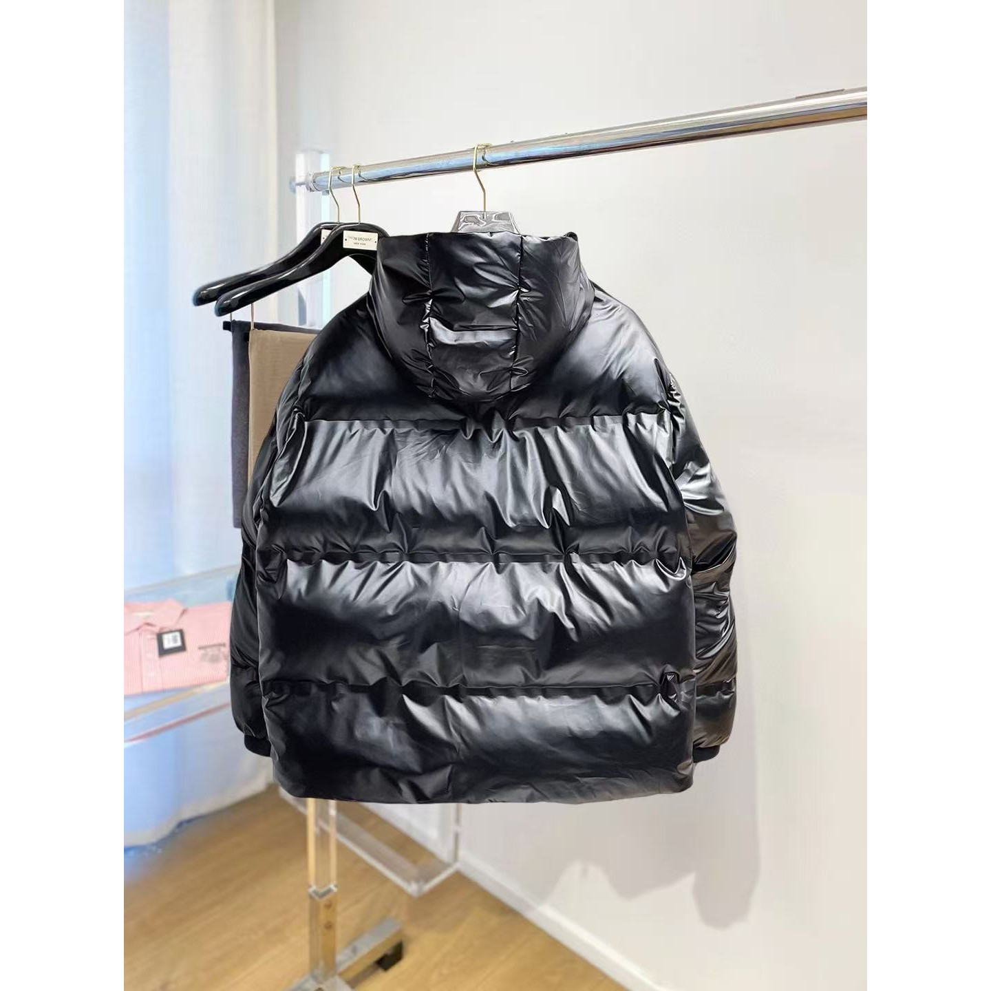 <p>PRADA 秋冬新款羽绒服(黑)</p>