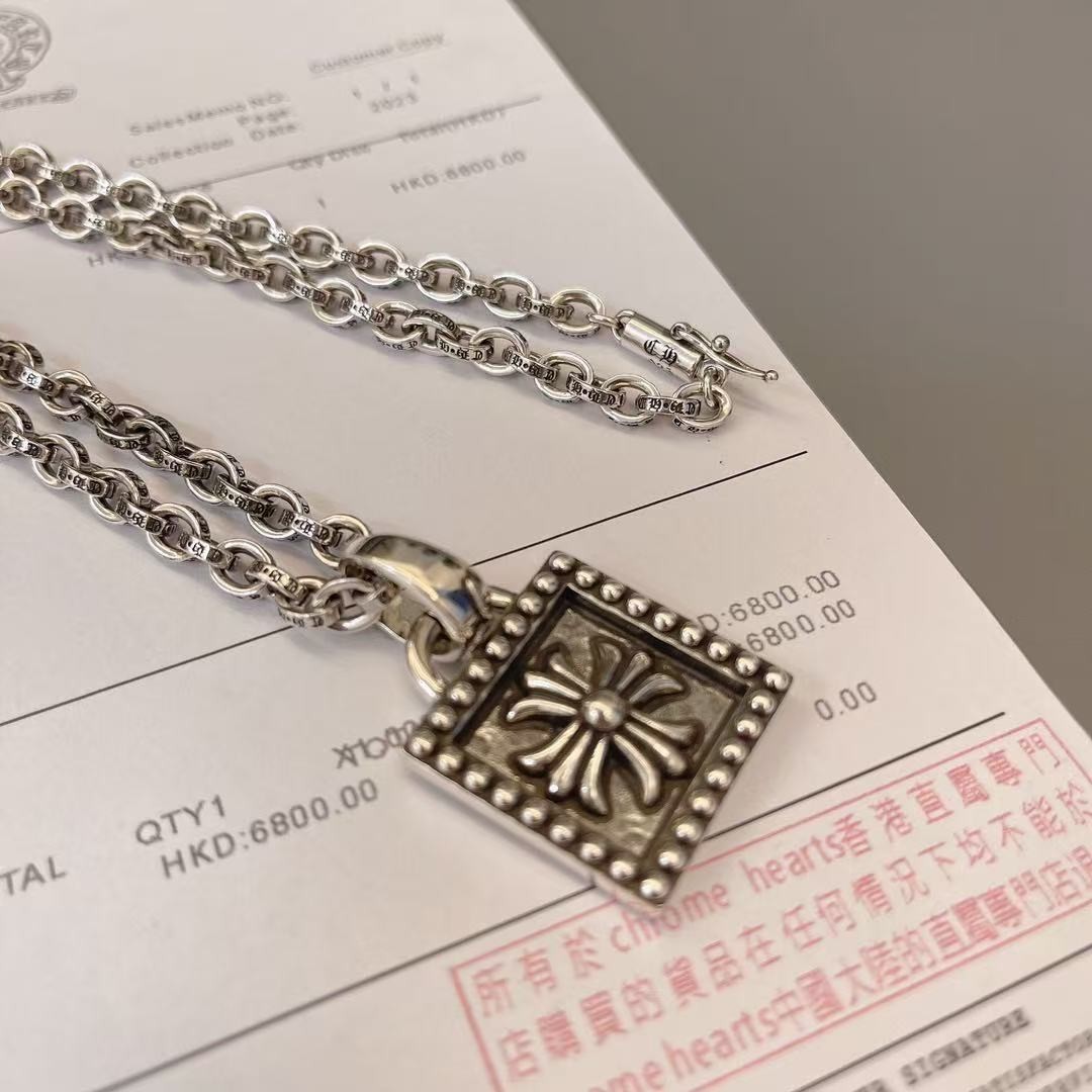 <p>CHROME HEARTS&nbsp;项链</p>