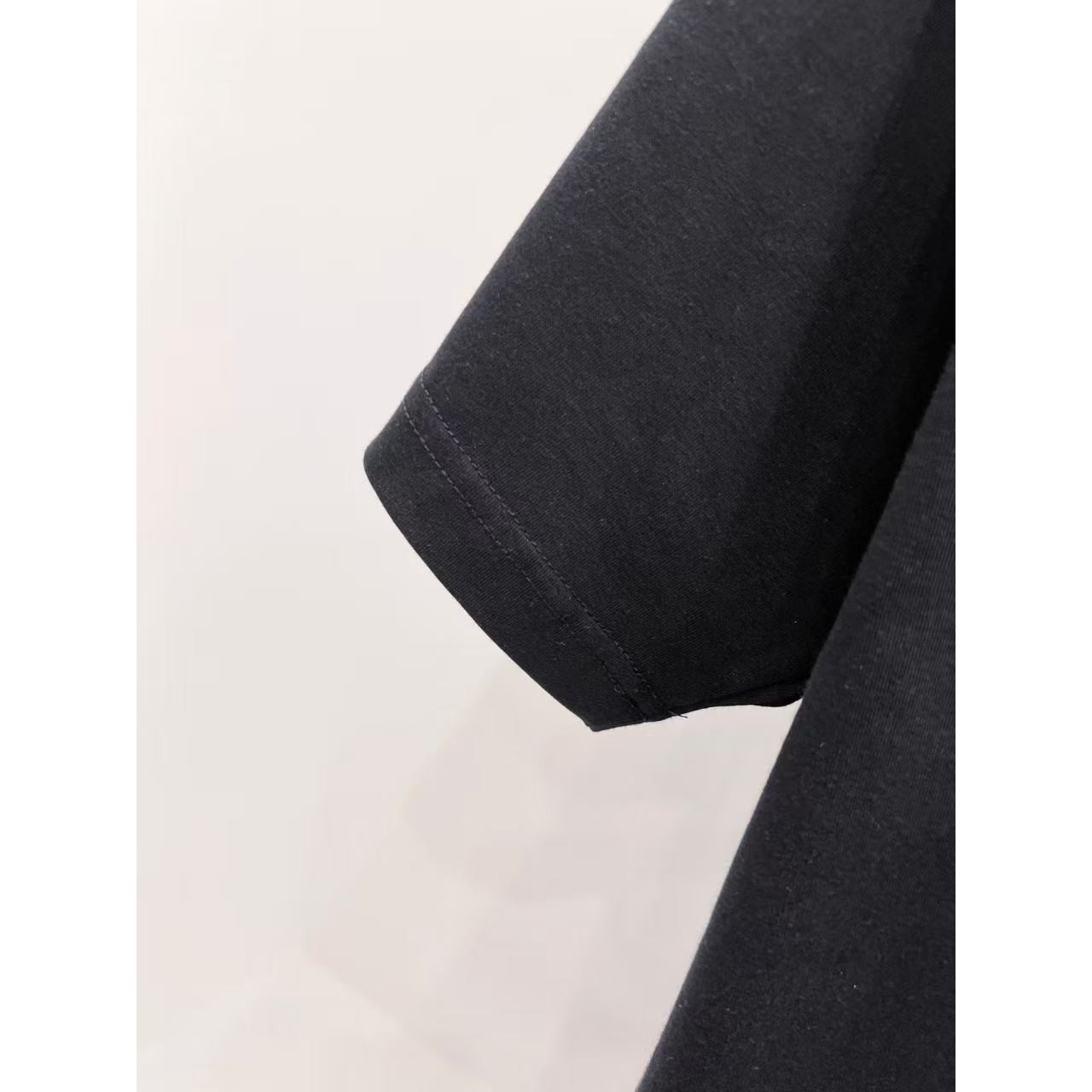 <p>Arc'teryx 短袖T恤(黑)&nbsp;</p>