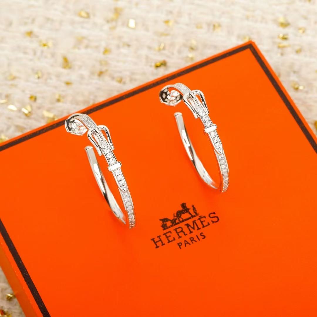 <p>HERMES&nbsp;Etriviere大号耳环</p>