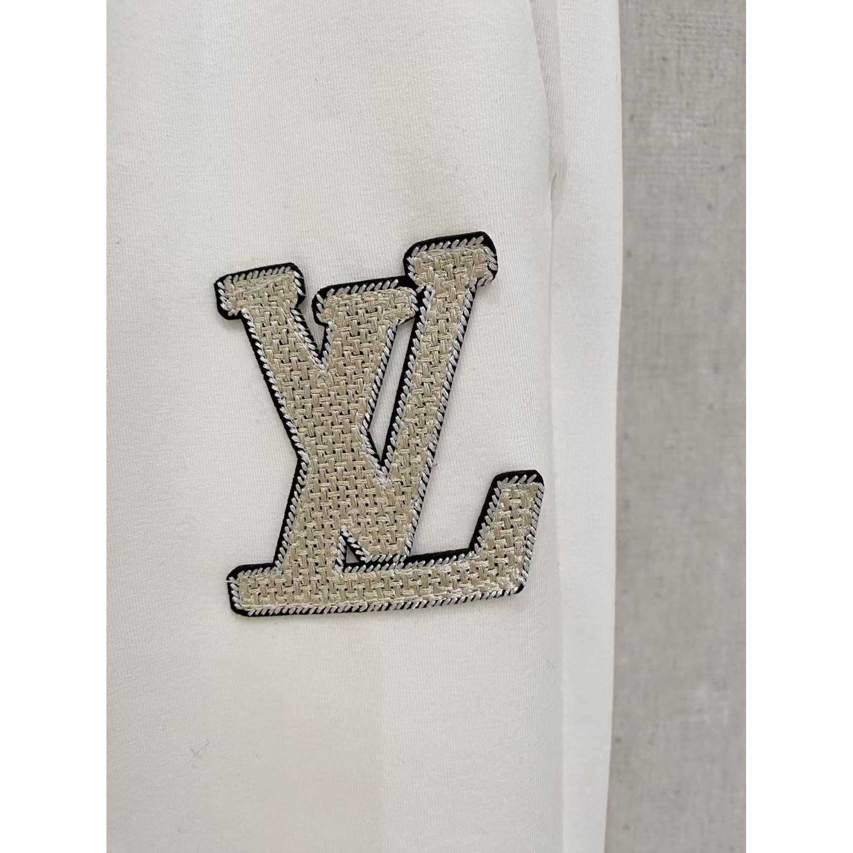 <p>LV 男士长裤(782437)</p>
