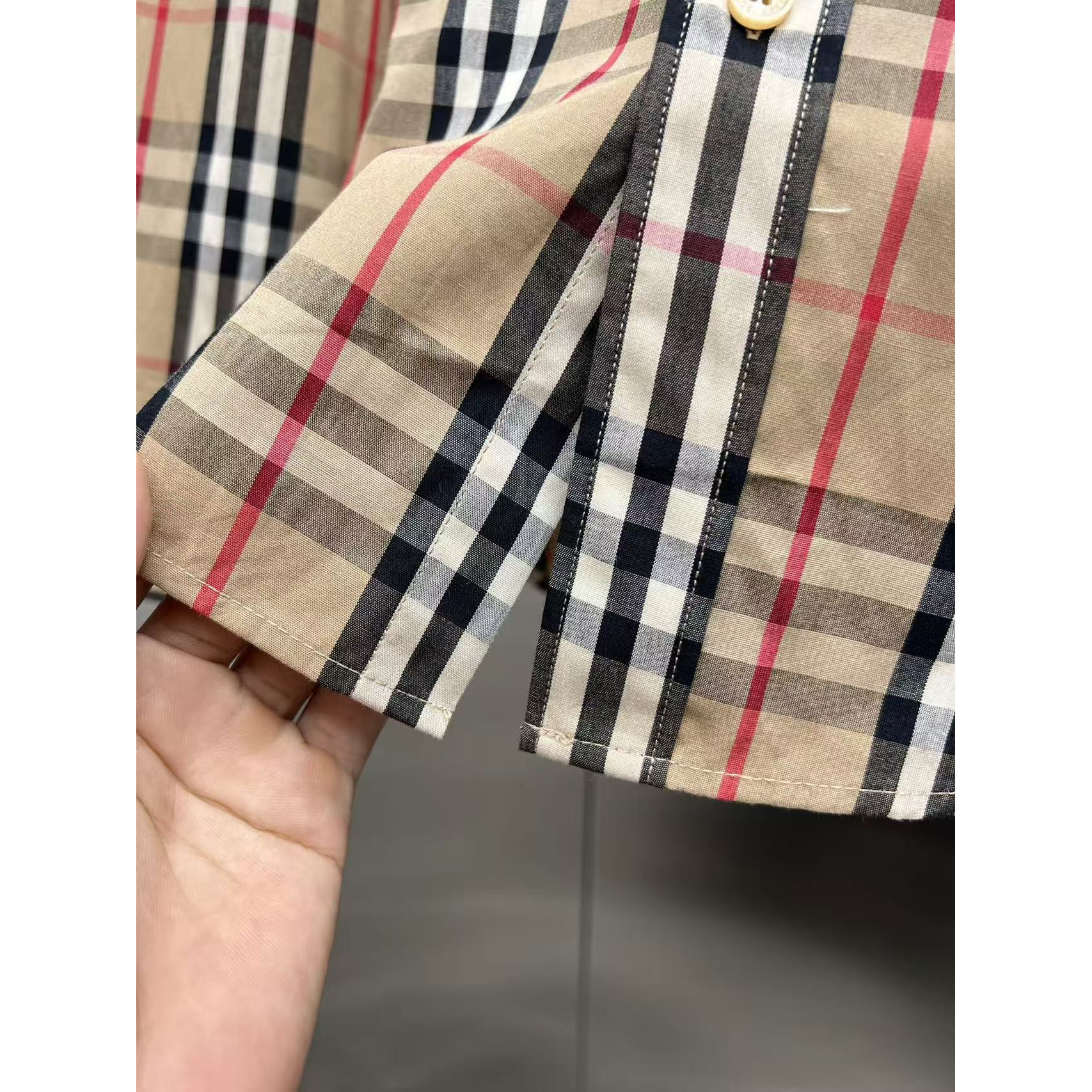<p>Burberry 长袖衬衫(783236)</p>