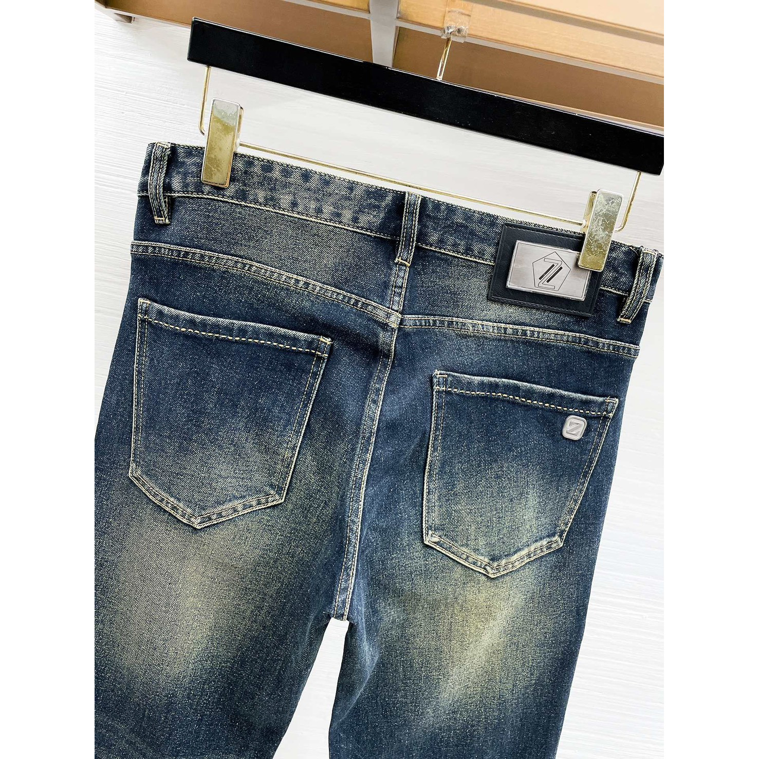 <p>Ermenegildo Zegna&nbsp;高品质牛仔裤</p>