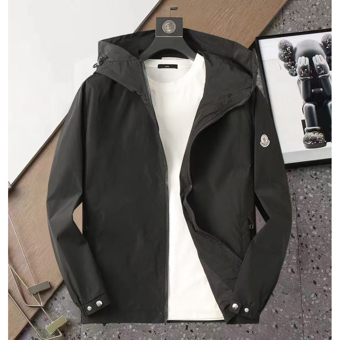 <p>MONCLER&nbsp;男士夹克外套(800807)</p>