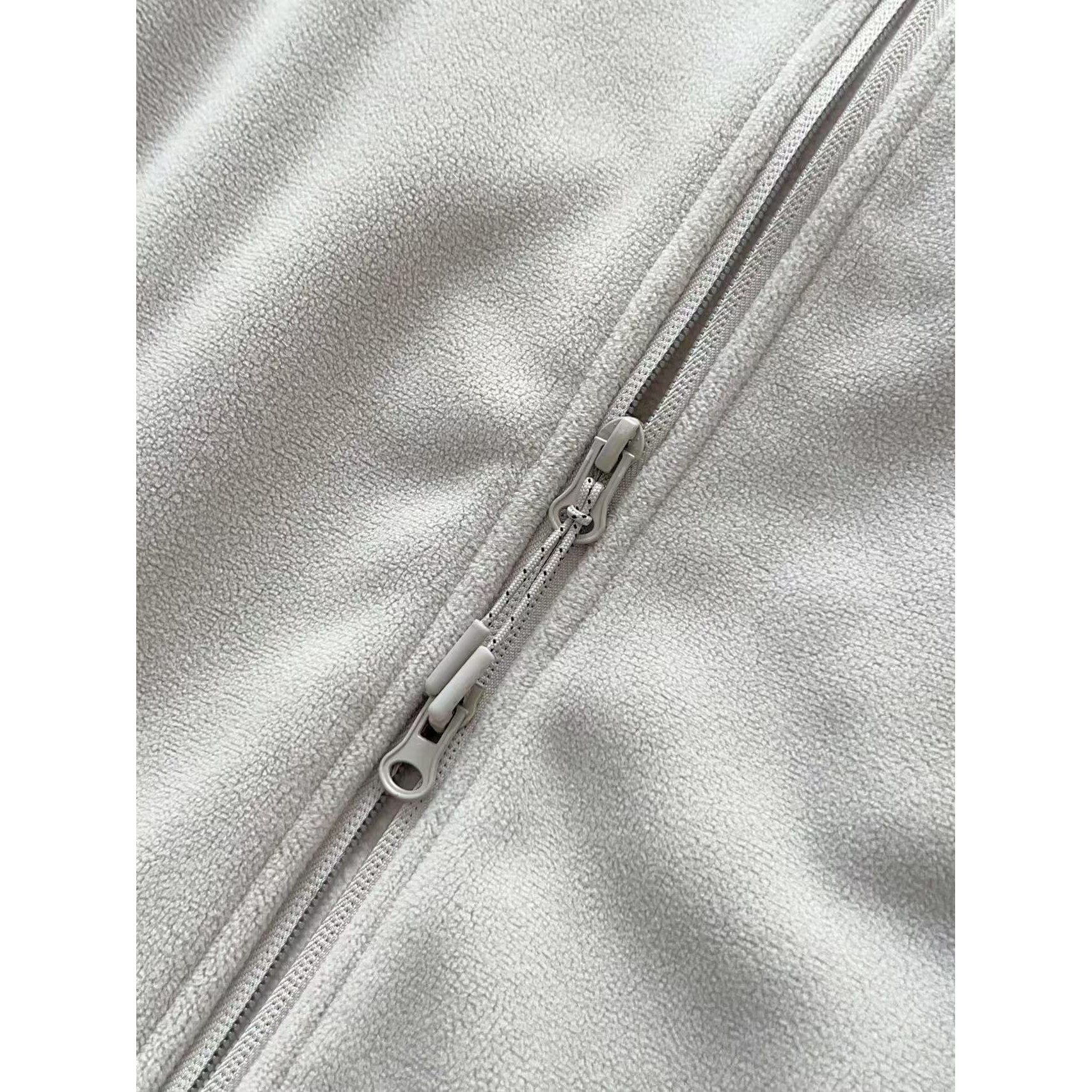 <p>ARC`TERYX 户外机能羊羔毛棉服外套(灰白)</p>