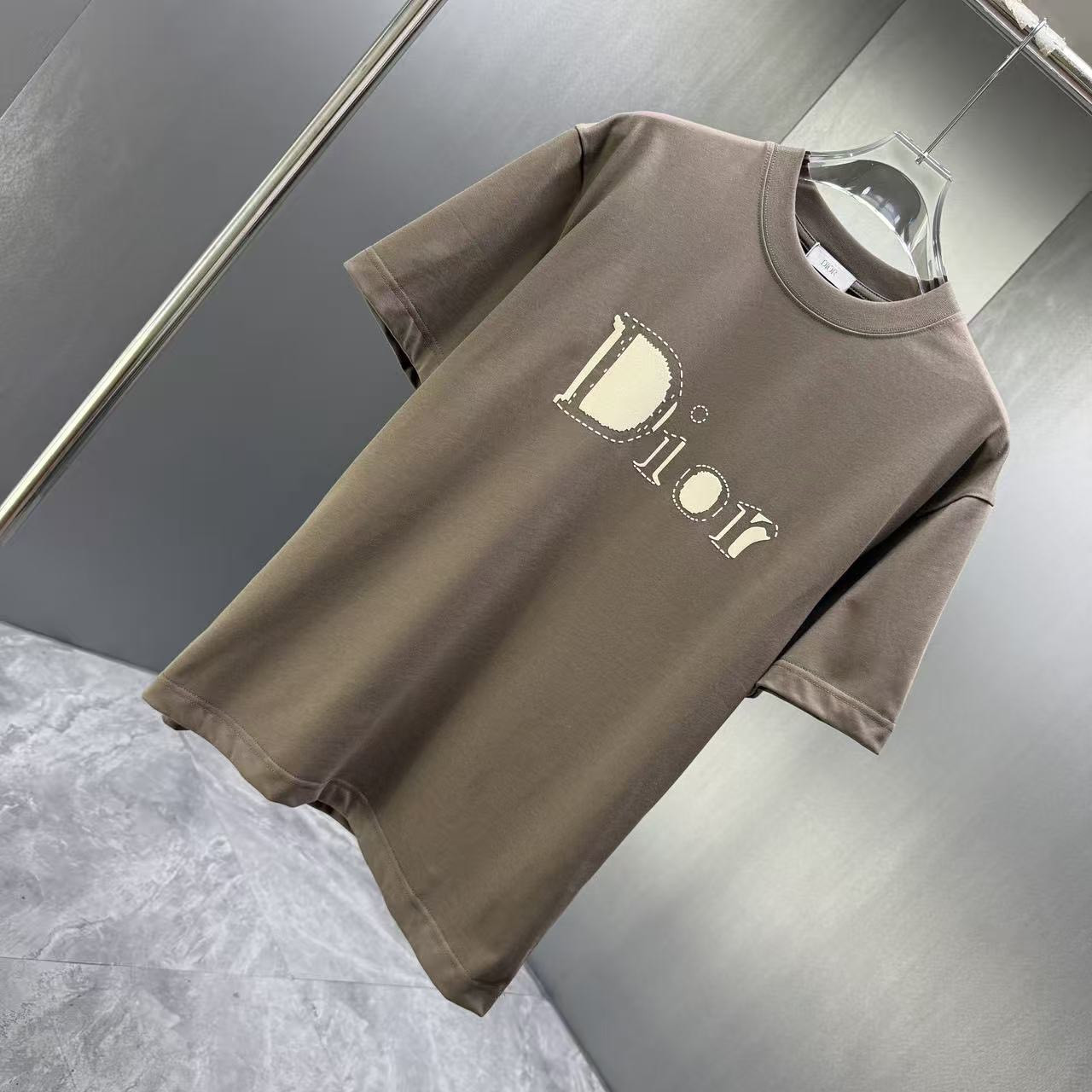 <p>DIOR 短袖T恤(棕)</p>