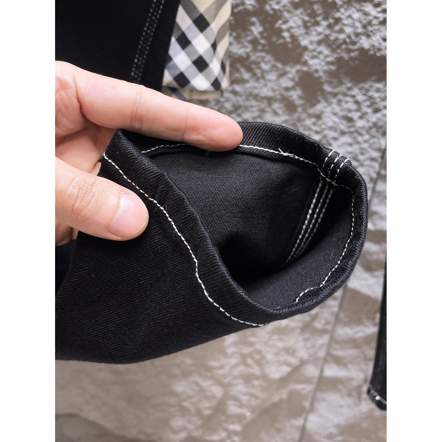 <p>LOEWE&nbsp;高端牛仔裤(黑)</p>