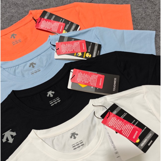 <p>DESCENTE 短袖T恤</p>