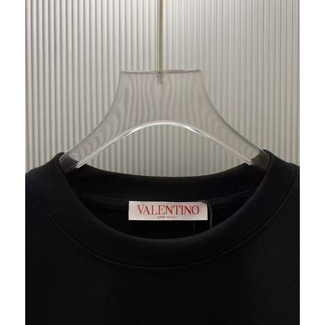<p>VALENTION 长袖卫衣T恤(黑)</p>