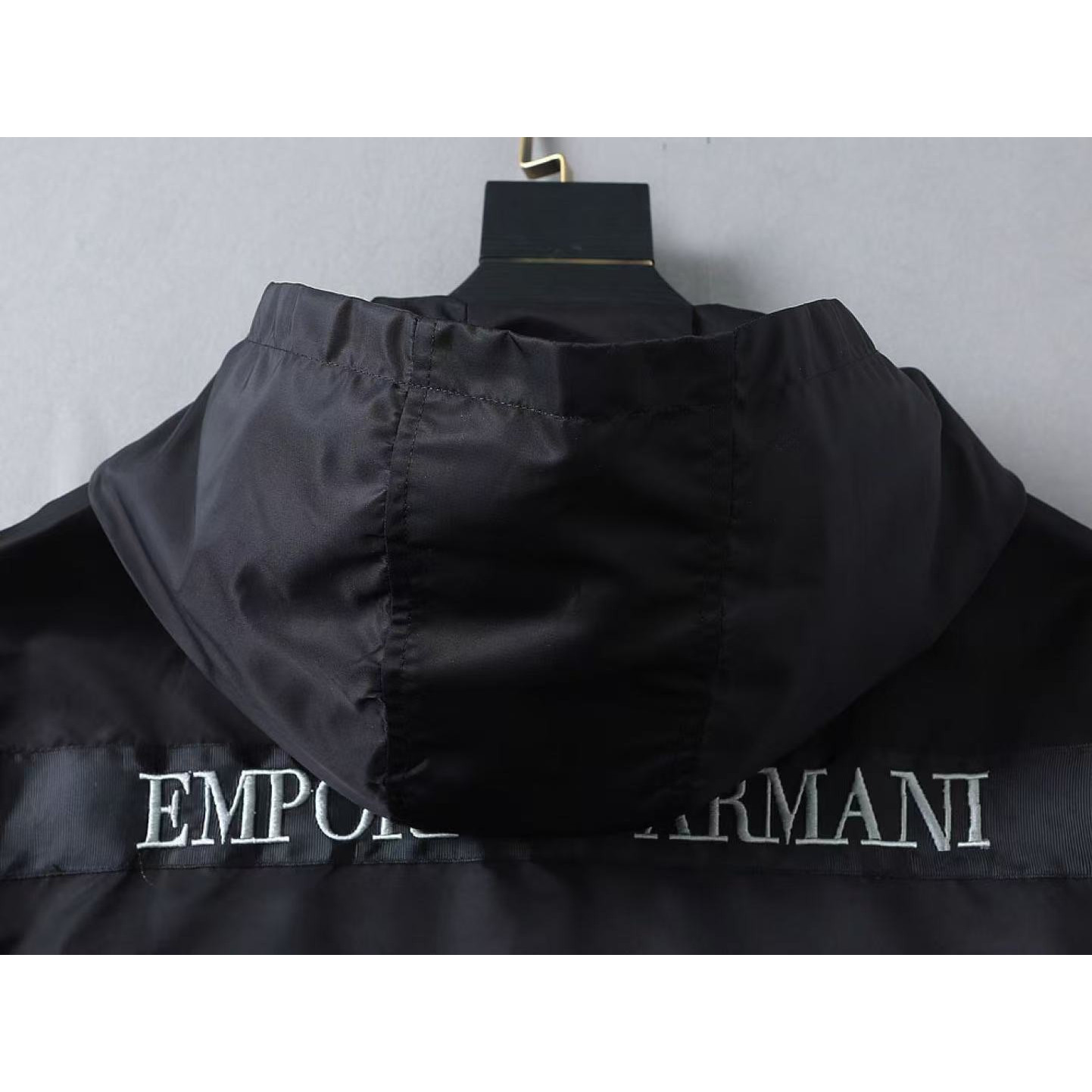 <p>Giorgio_Armani 男士夹克外套(黑)<br />
&nbsp;</p>
