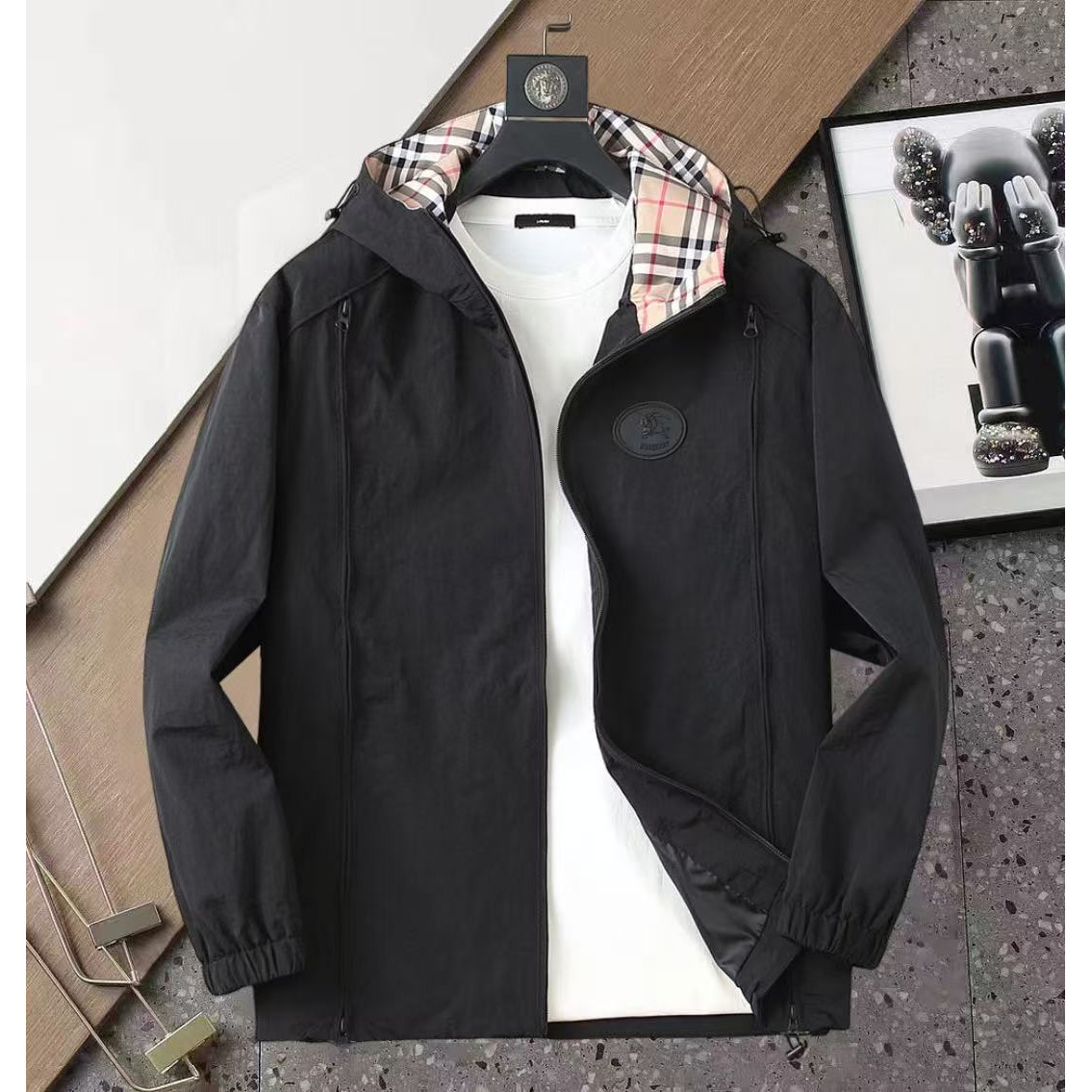 <p>BURBERRY 男士夹克外套(黑)<br />
&nbsp;</p>
