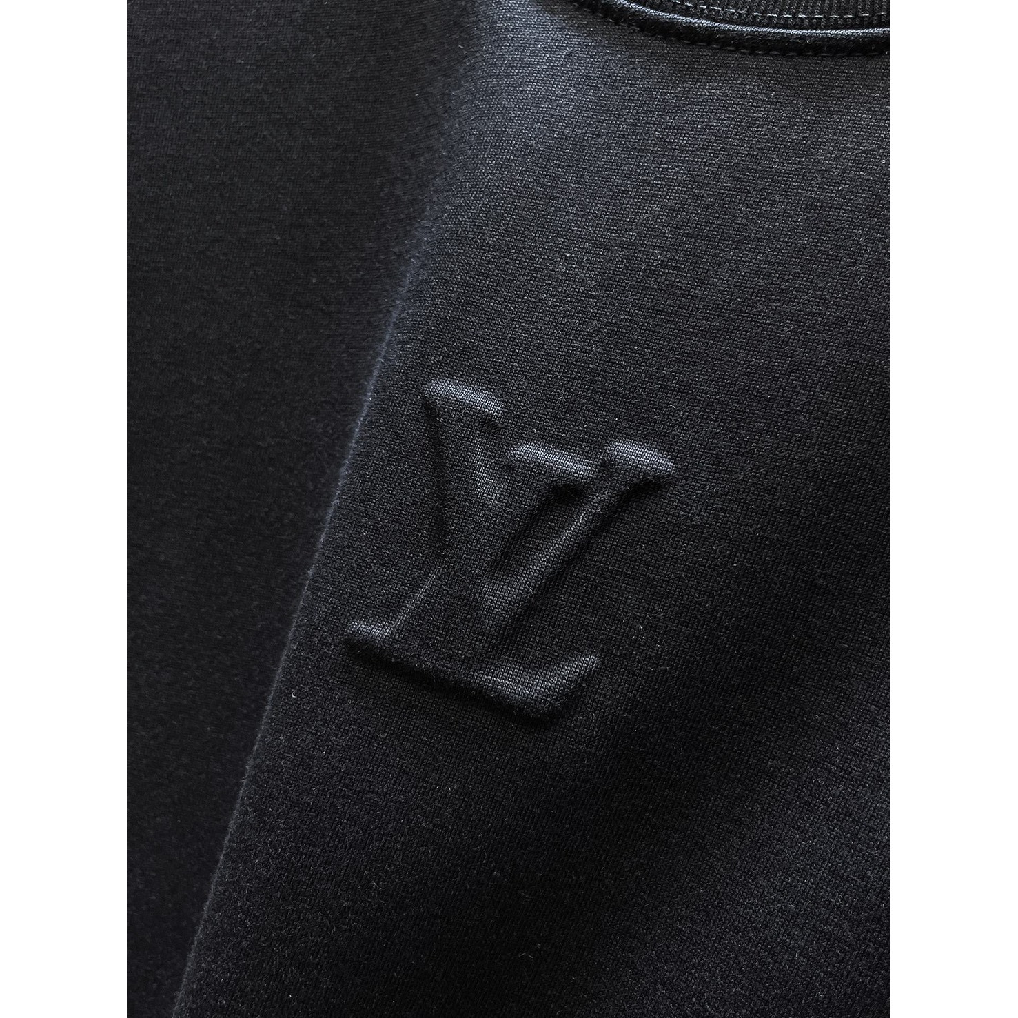 <p>LV 长袖T恤(黑)</p>