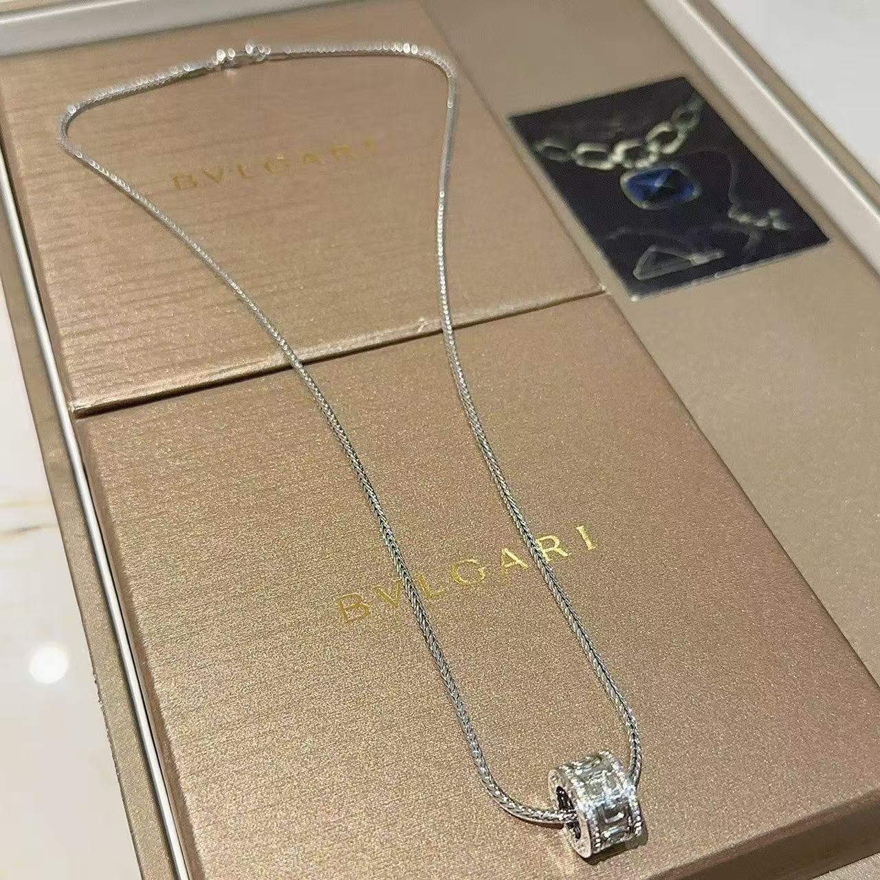 <p>BVLGARI&nbsp;项链</p>