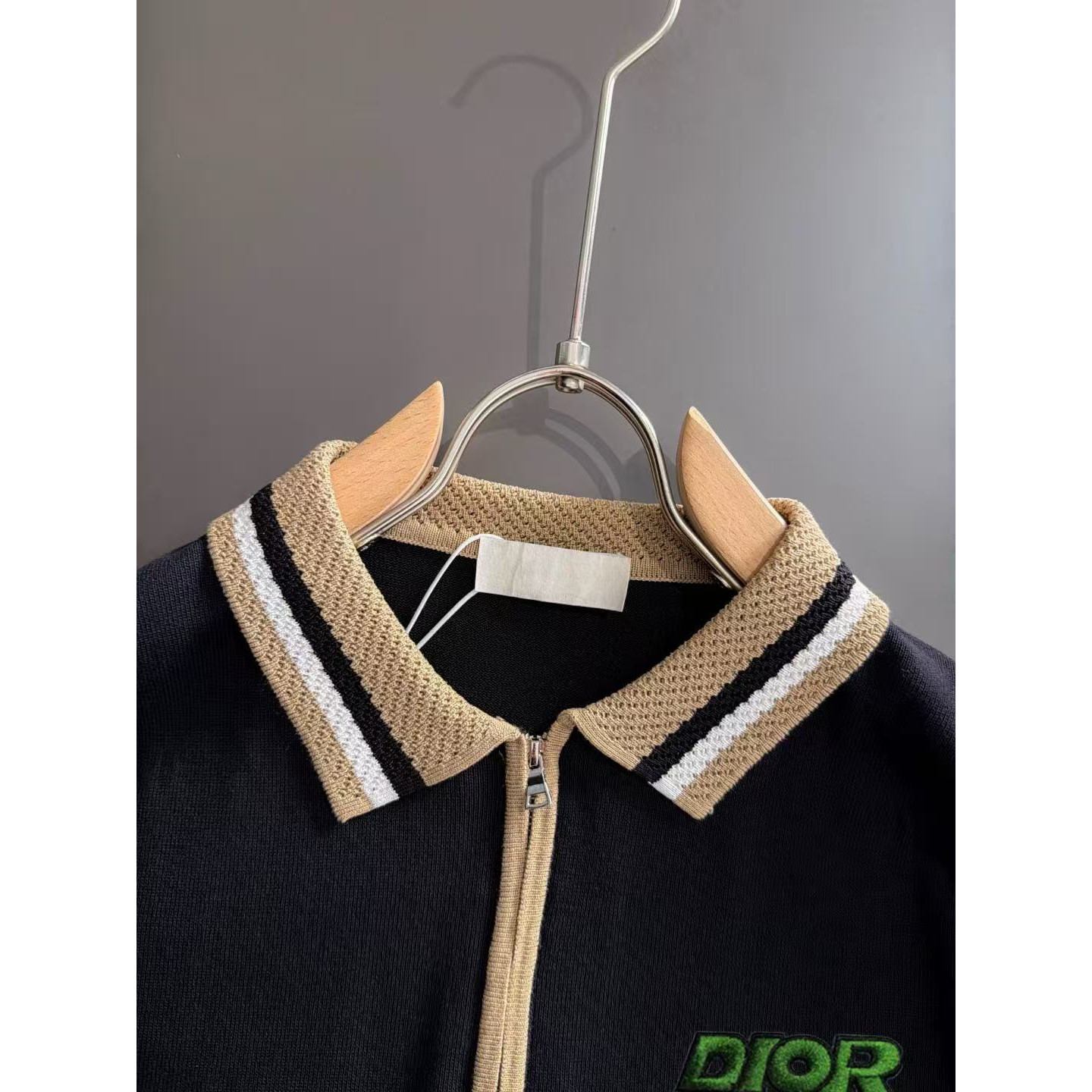 <p>DIOR 男款短袖T恤(786937)</p>