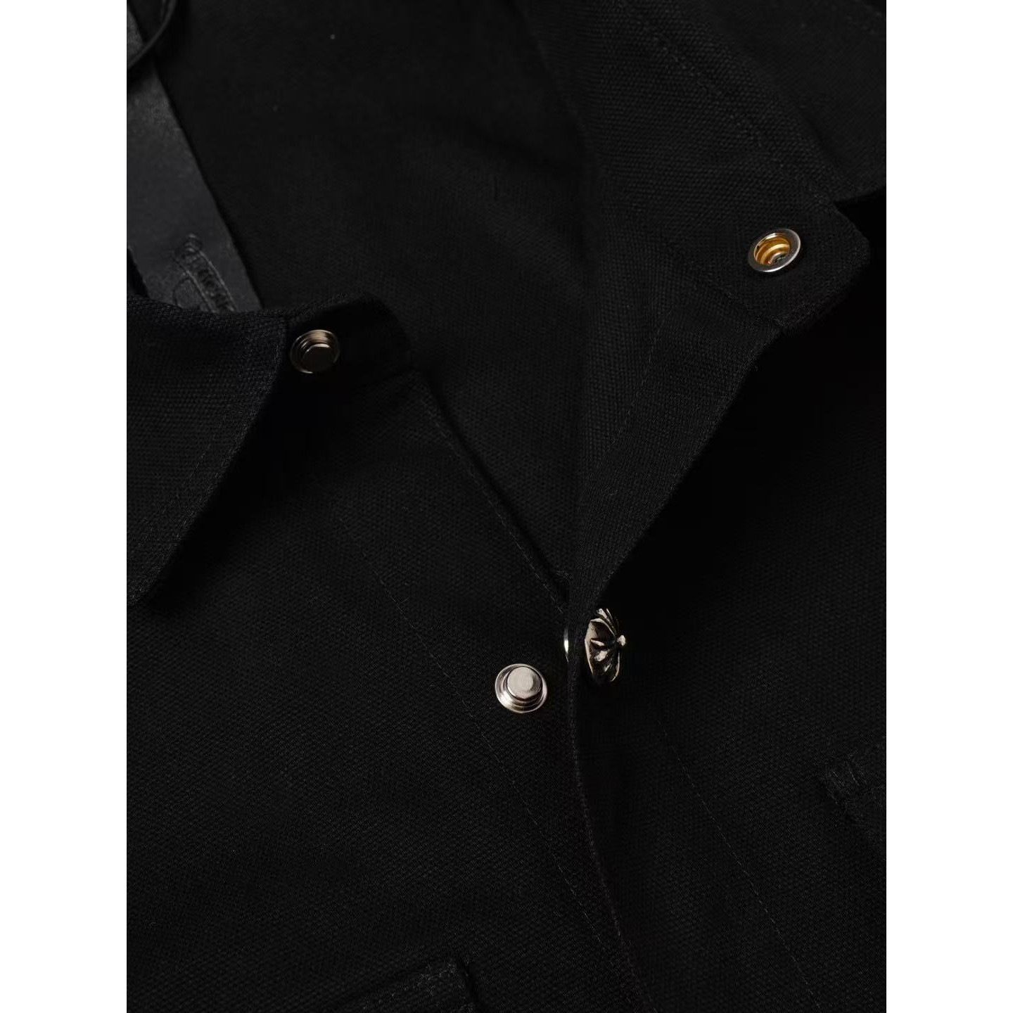 <p>CHROME HEARTS 十字架工装牛仔外套(黑)<br />
&nbsp;</p>