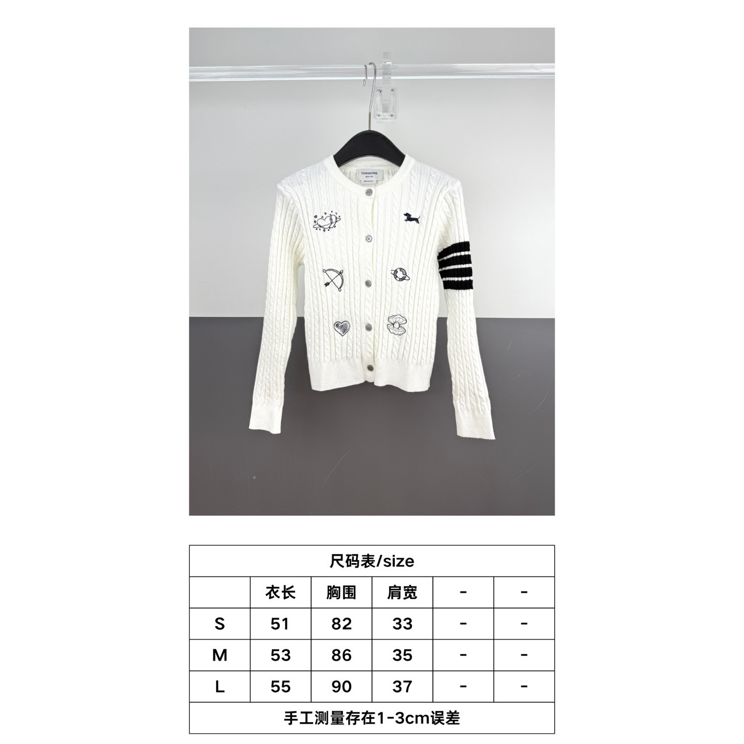 <p>Thom Browne 女款刺绣四杠针织开衫(白)</p>
