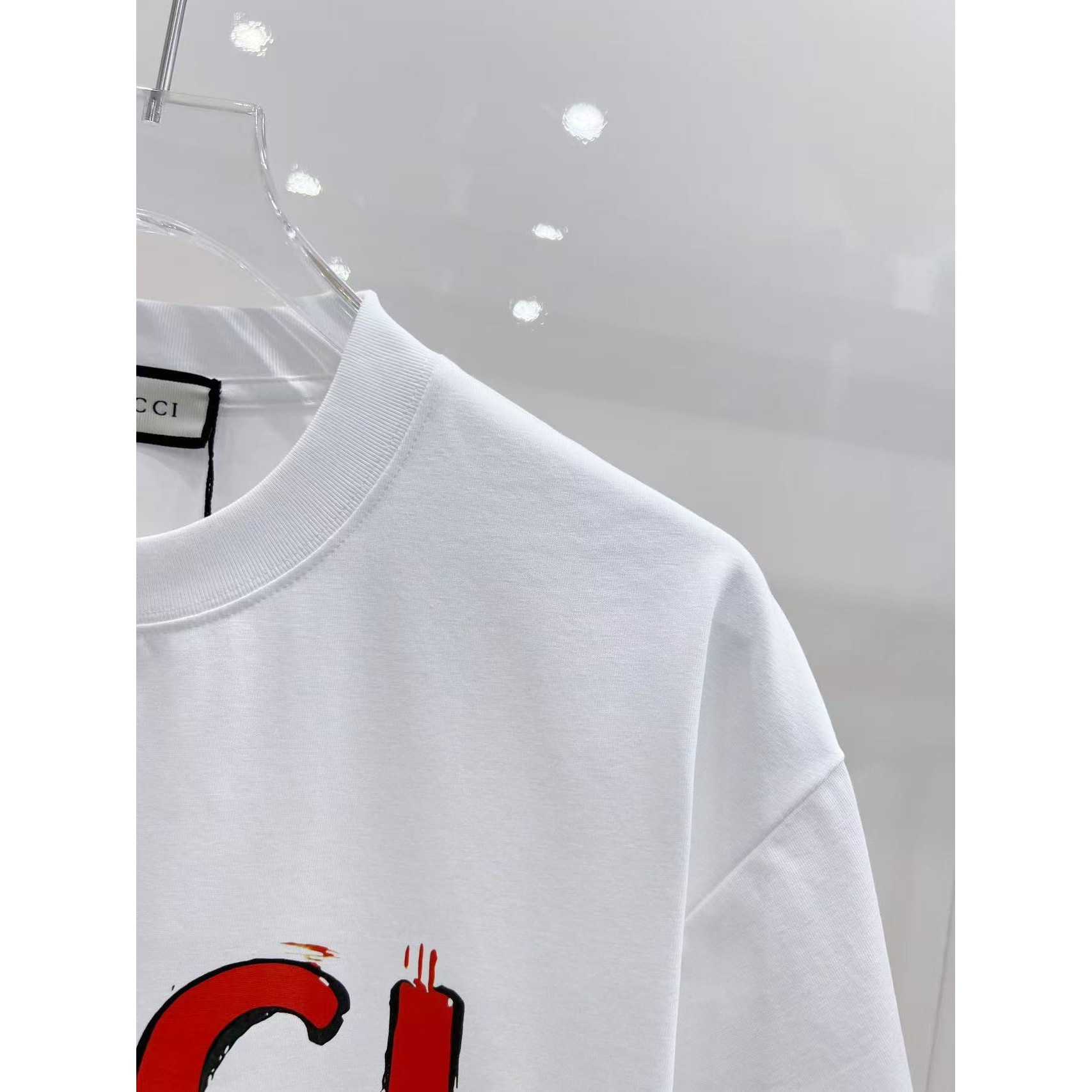 <p>GUCCI 短袖圆领T恤(白)</p>

<p>&nbsp;</p>