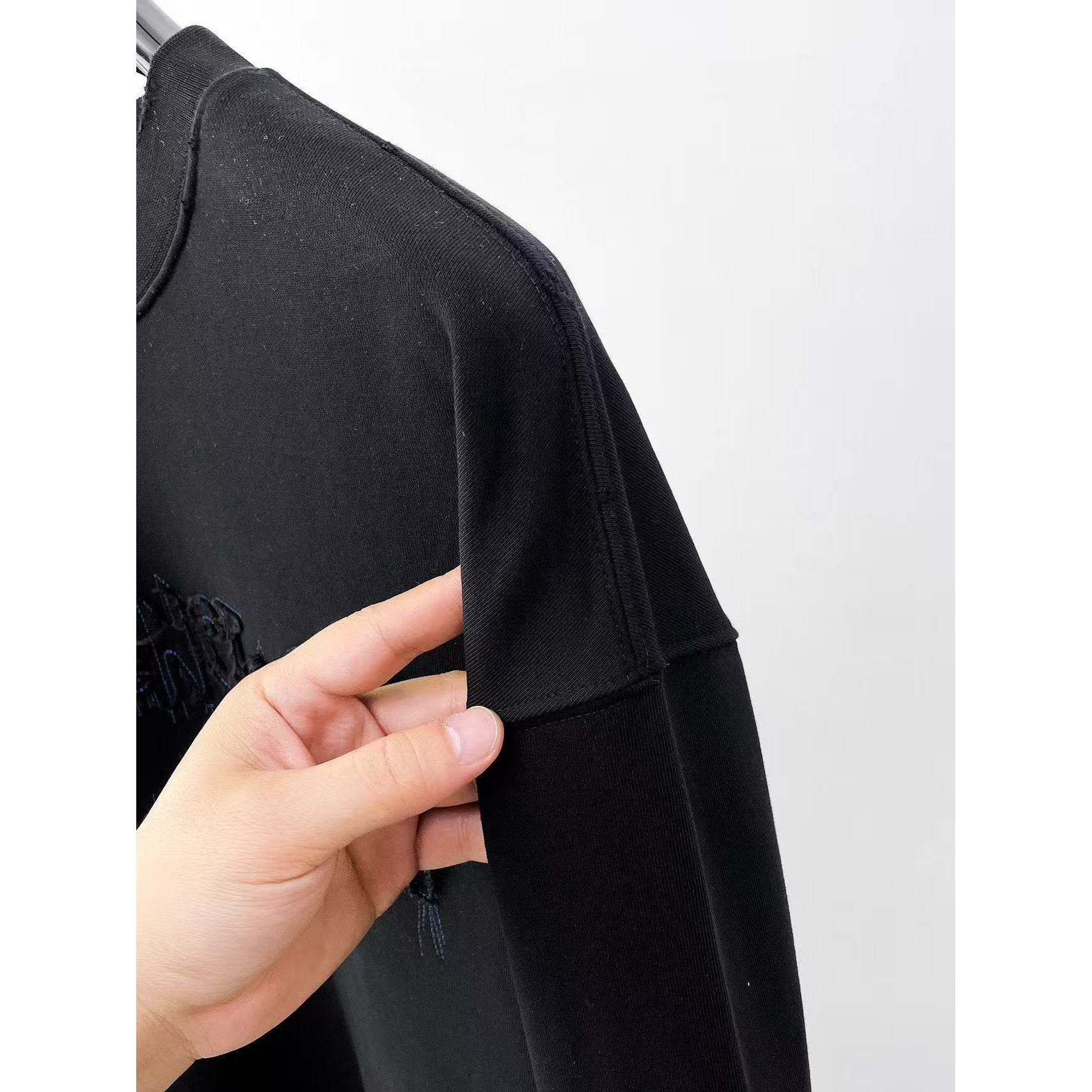 <p>Balenciaga 圓領長袖T恤(黑)</p>