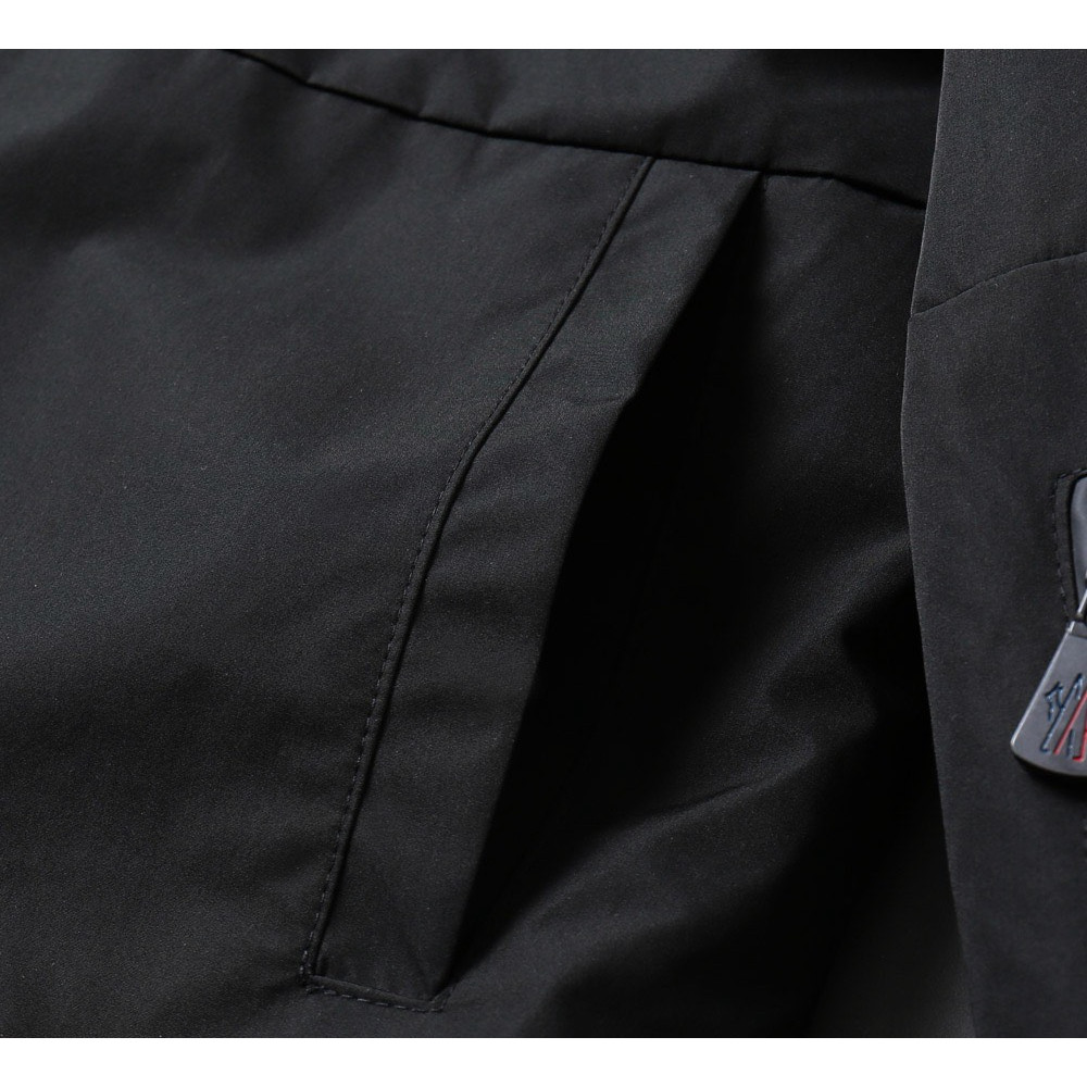 <p>Moncler 新款男士夹克外套</p>