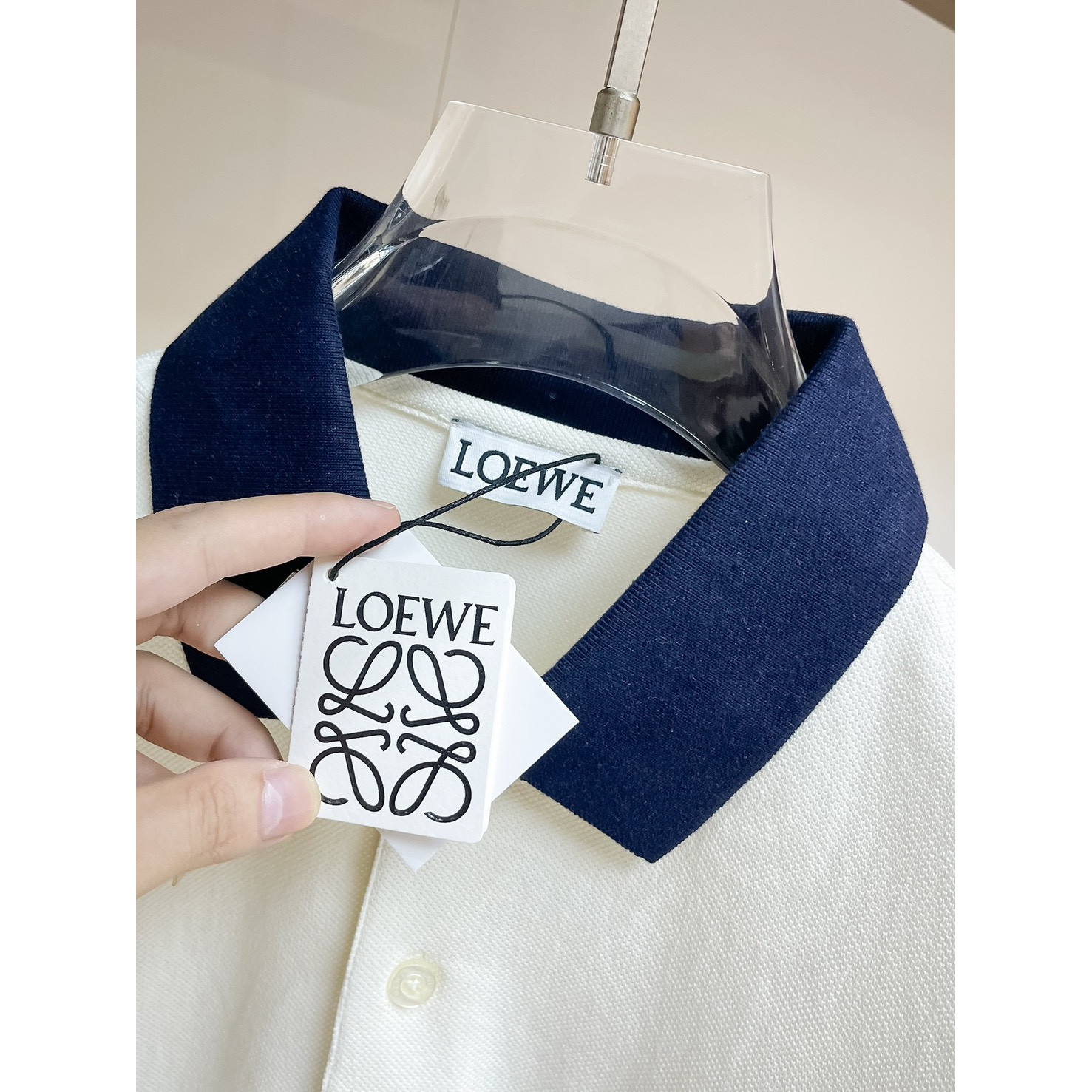<p>LOEWE&nbsp;短袖翻领polo衫(白)</p>