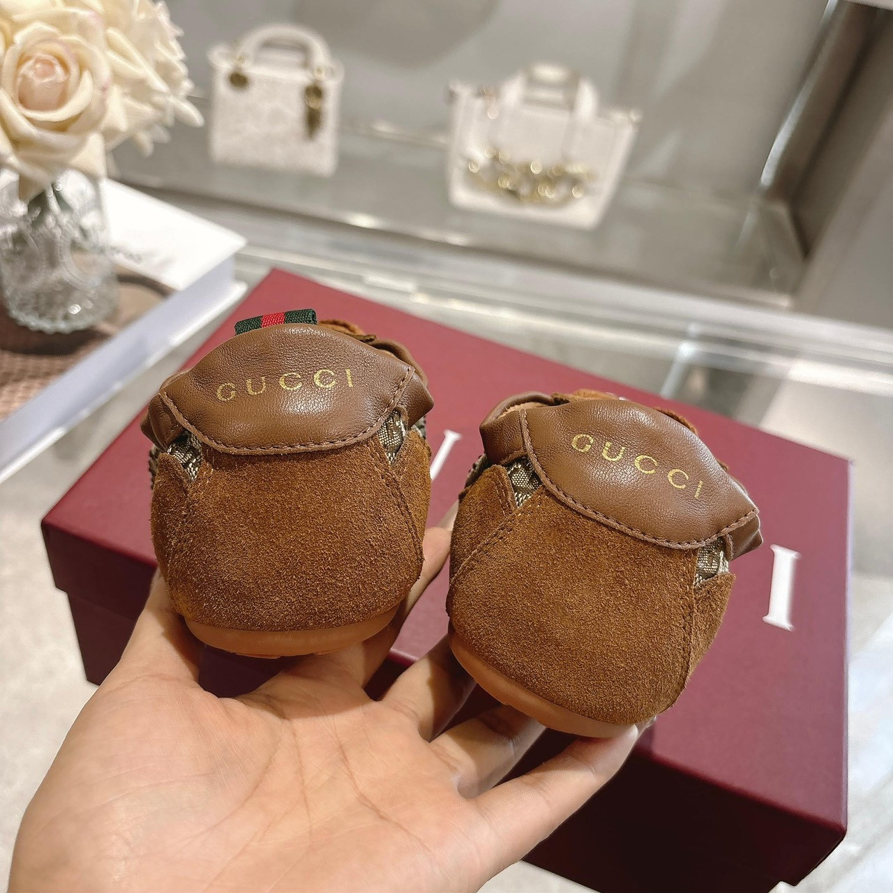 <p>GUCCI 水晶钻鞋(棕)</p>