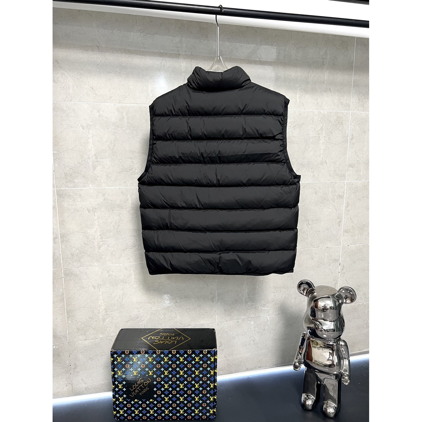 <p>Moncler 情侣款羽绒服 (黑Y24)</p>