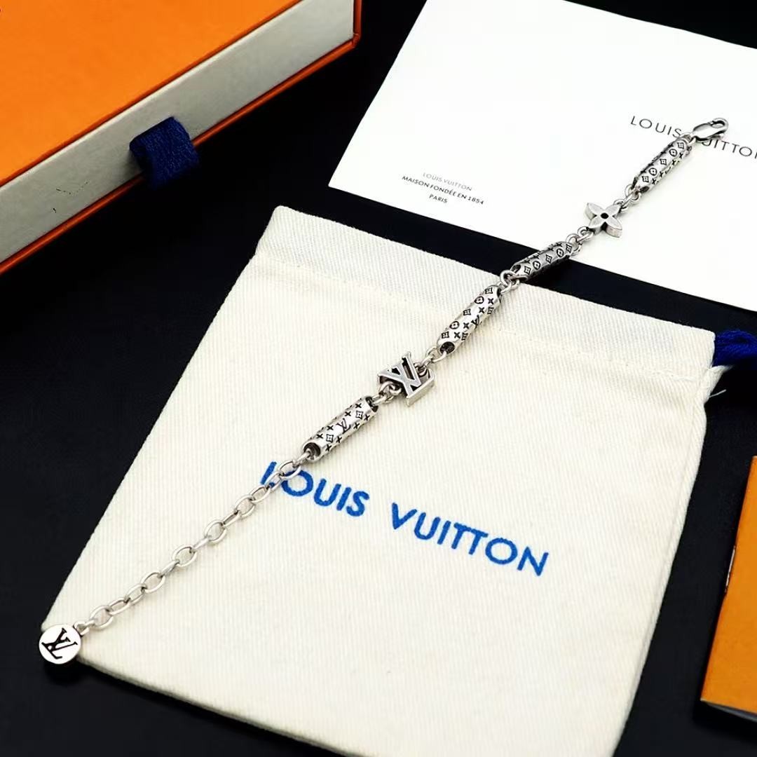 <p>LV Bambou 可调节手链</p>