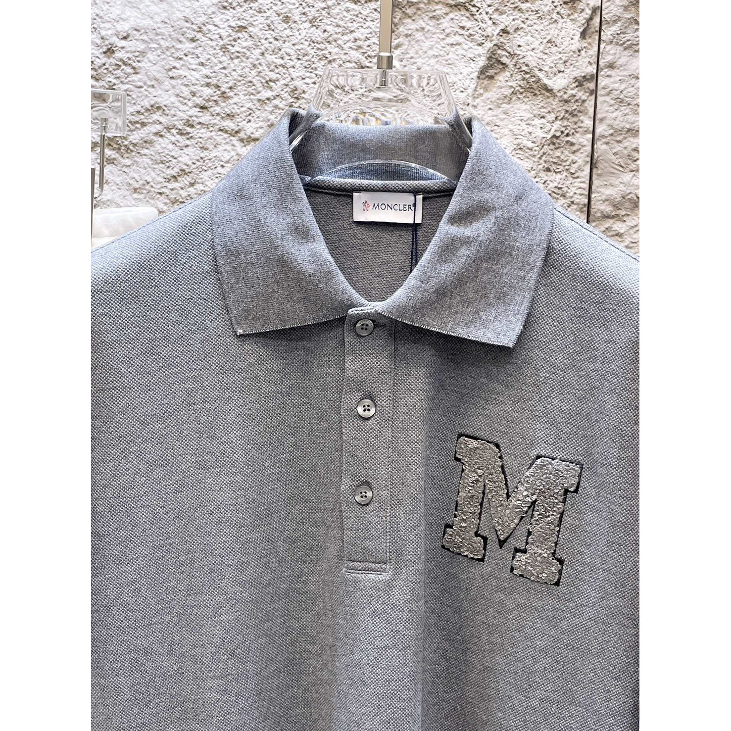 <p>MONCLER&nbsp;短袖翻领polo衫(灰)</p>