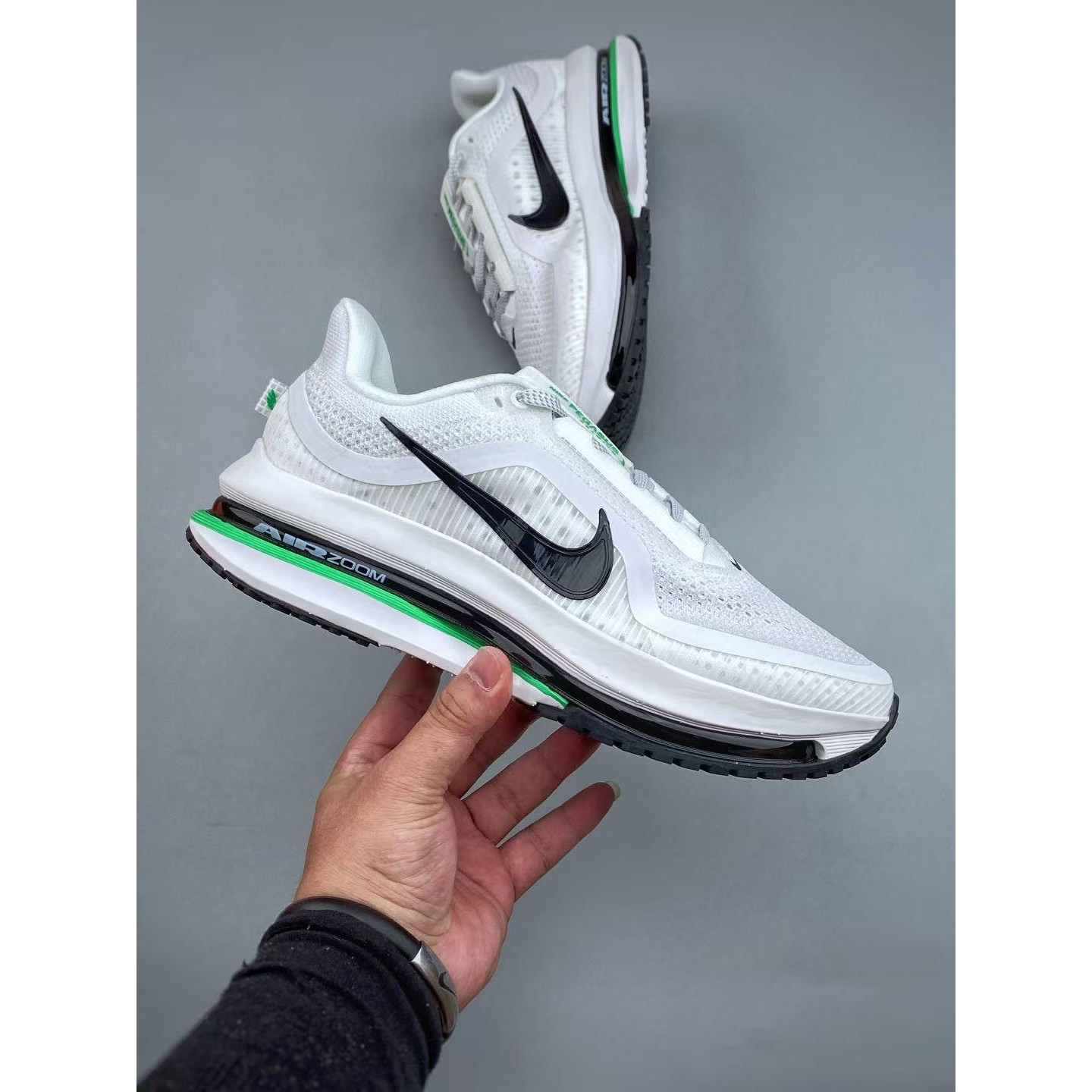 <p>Nike Air Zoom Pegasus Premium 网面全掌气垫缓震跑鞋</p>