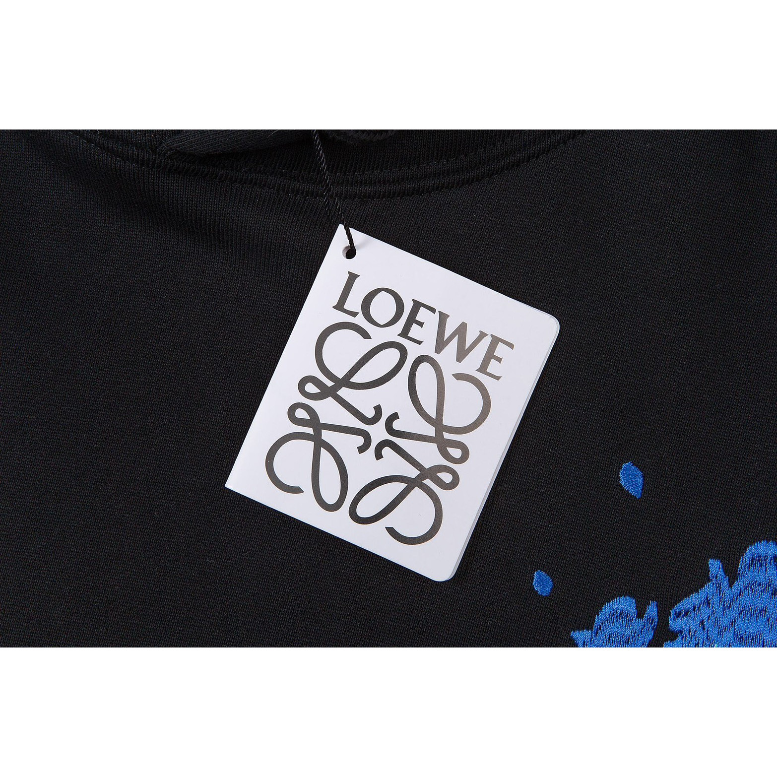 <p>Loewe 火焰绣花logo皮口袋连帽卫衣(黑)</p>