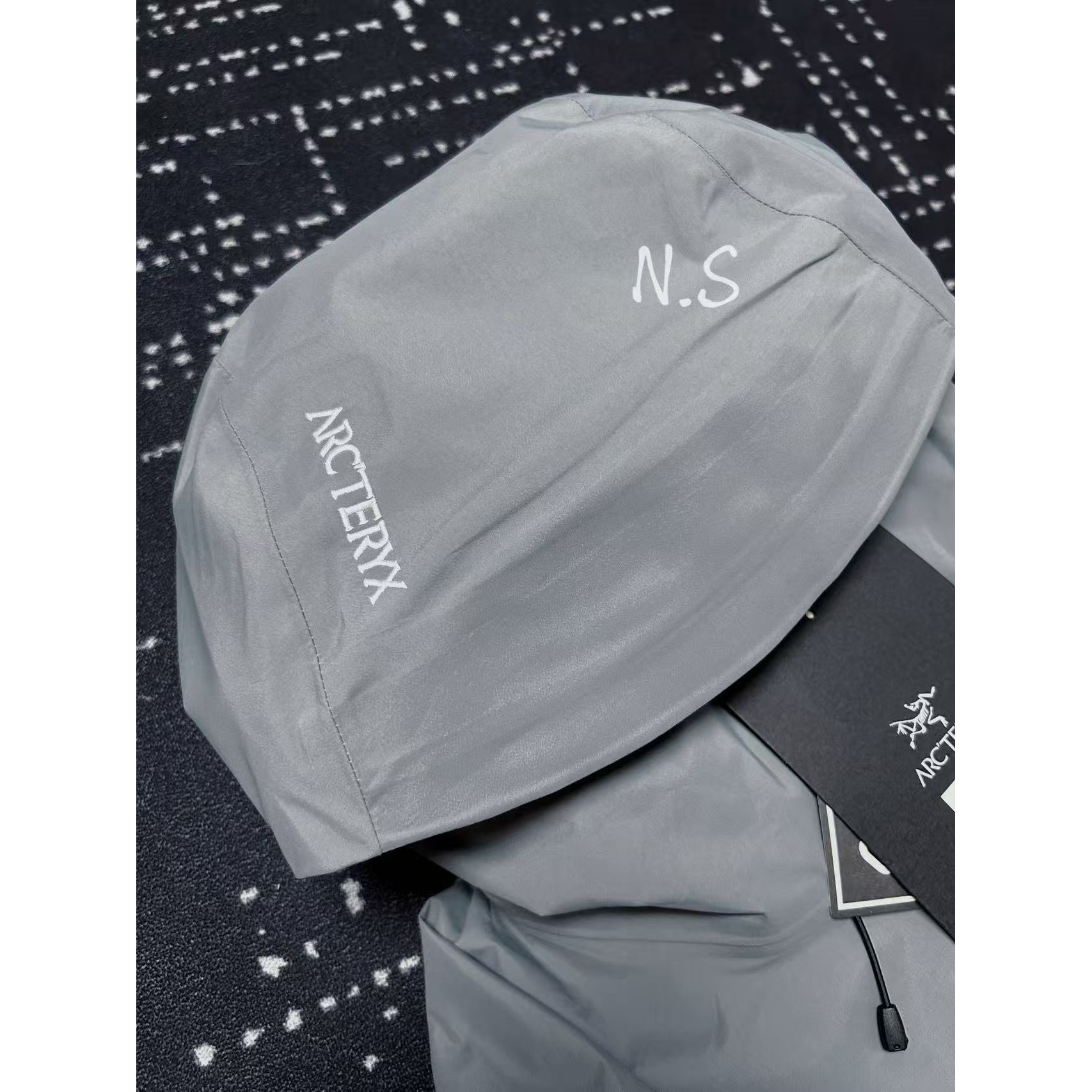 <p>Arc'teryx SL硬壳冲锋衣(空間灰)</p>