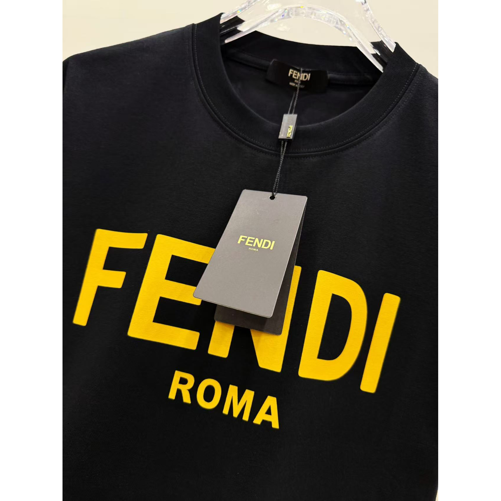 <p>&nbsp;FENDI 印花短袖T恤(黑)&nbsp;</p>