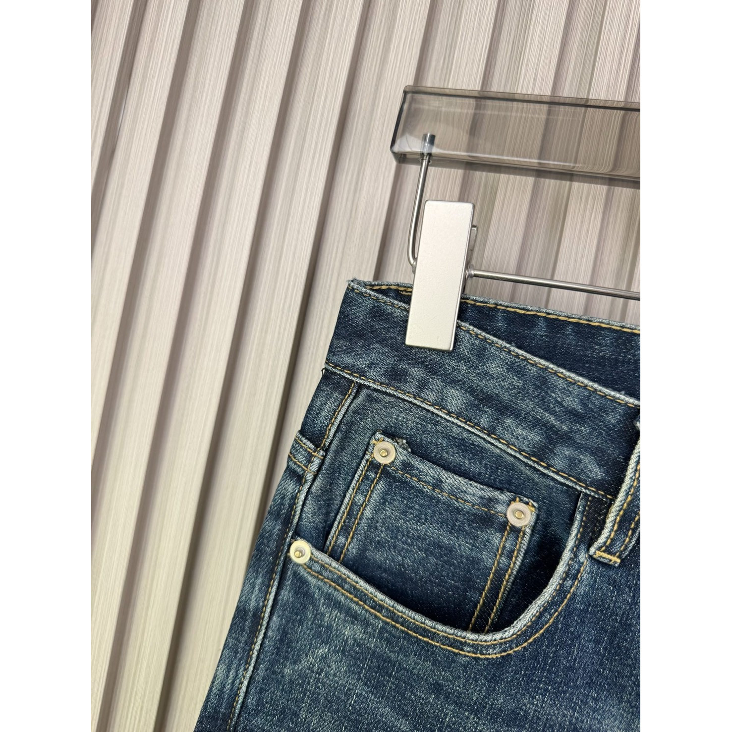 <p>LOEWE 牛仔褲</p>