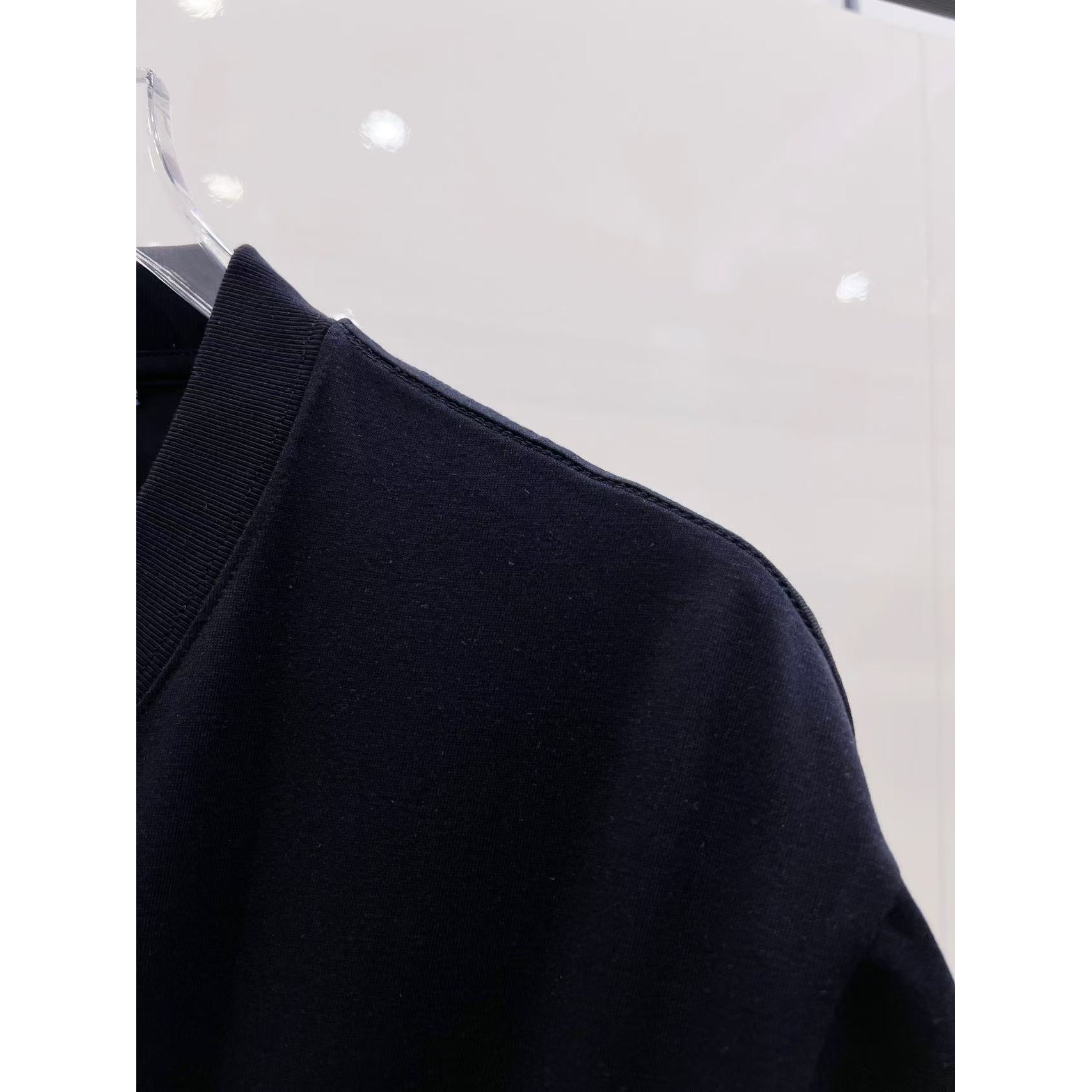 <p>Prada 经典三角标短袖(黑)</p>